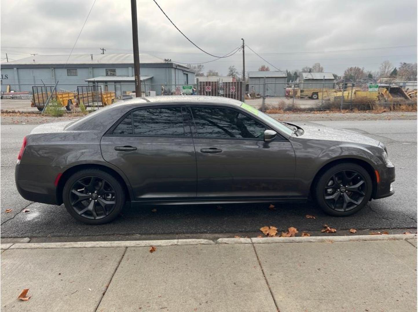 2022 Gray /No Color Chrysler 300 (2C3CCADG0NH) with an V6, 3.6 Liter engine, Automatic, 8-Spd transmission, located at 607 W Columbia Drive, Kennewick, WA, 99336, (509) 987-1069, 46.216743, -119.126404 - Photo#3