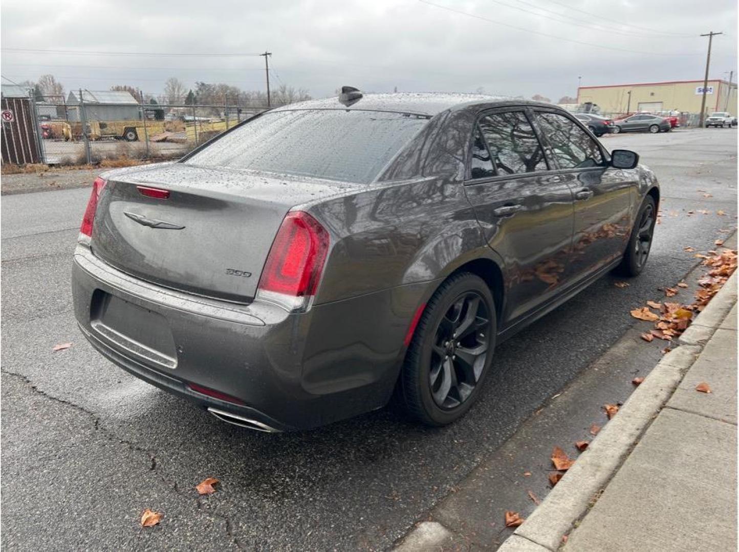 2022 Gray /No Color Chrysler 300 (2C3CCADG0NH) with an V6, 3.6 Liter engine, Automatic, 8-Spd transmission, located at 607 W Columbia Drive, Kennewick, WA, 99336, (509) 987-1069, 46.216743, -119.126404 - Photo#4