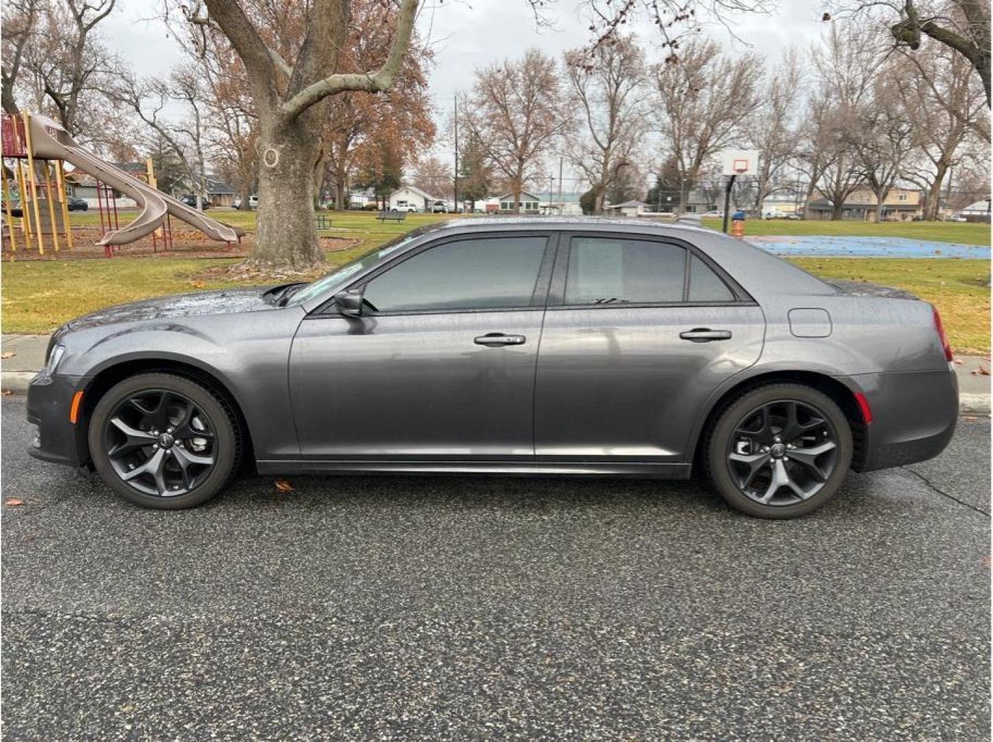 2022 Gray /No Color Chrysler 300 (2C3CCADG0NH) with an V6, 3.6 Liter engine, Automatic, 8-Spd transmission, located at 607 W Columbia Drive, Kennewick, WA, 99336, (509) 987-1069, 46.216743, -119.126404 - Photo#7