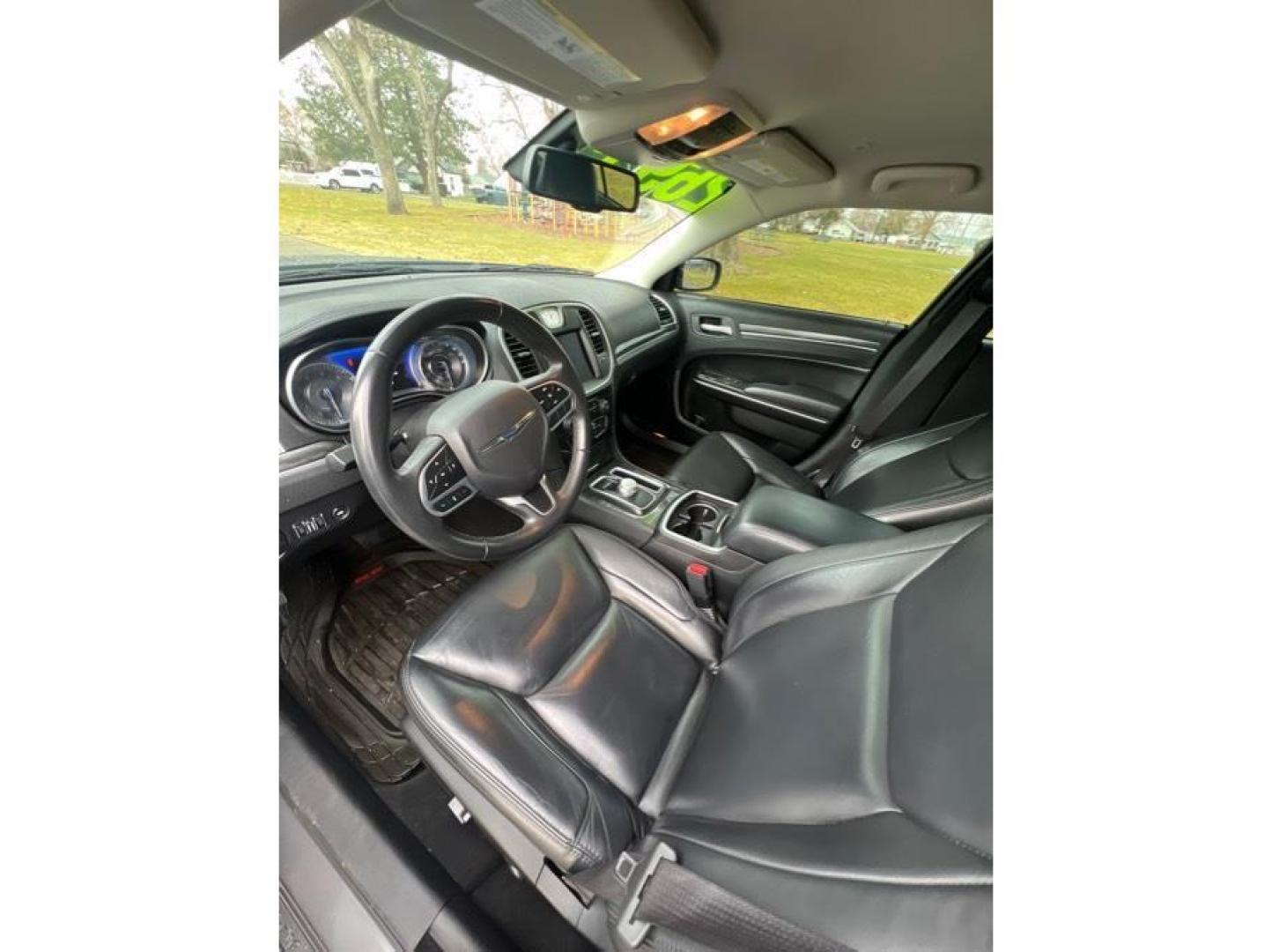 2022 Gray /No Color Chrysler 300 (2C3CCADG0NH) with an V6, 3.6 Liter engine, Automatic, 8-Spd transmission, located at 607 W Columbia Drive, Kennewick, WA, 99336, (509) 987-1069, 46.216743, -119.126404 - Photo#8