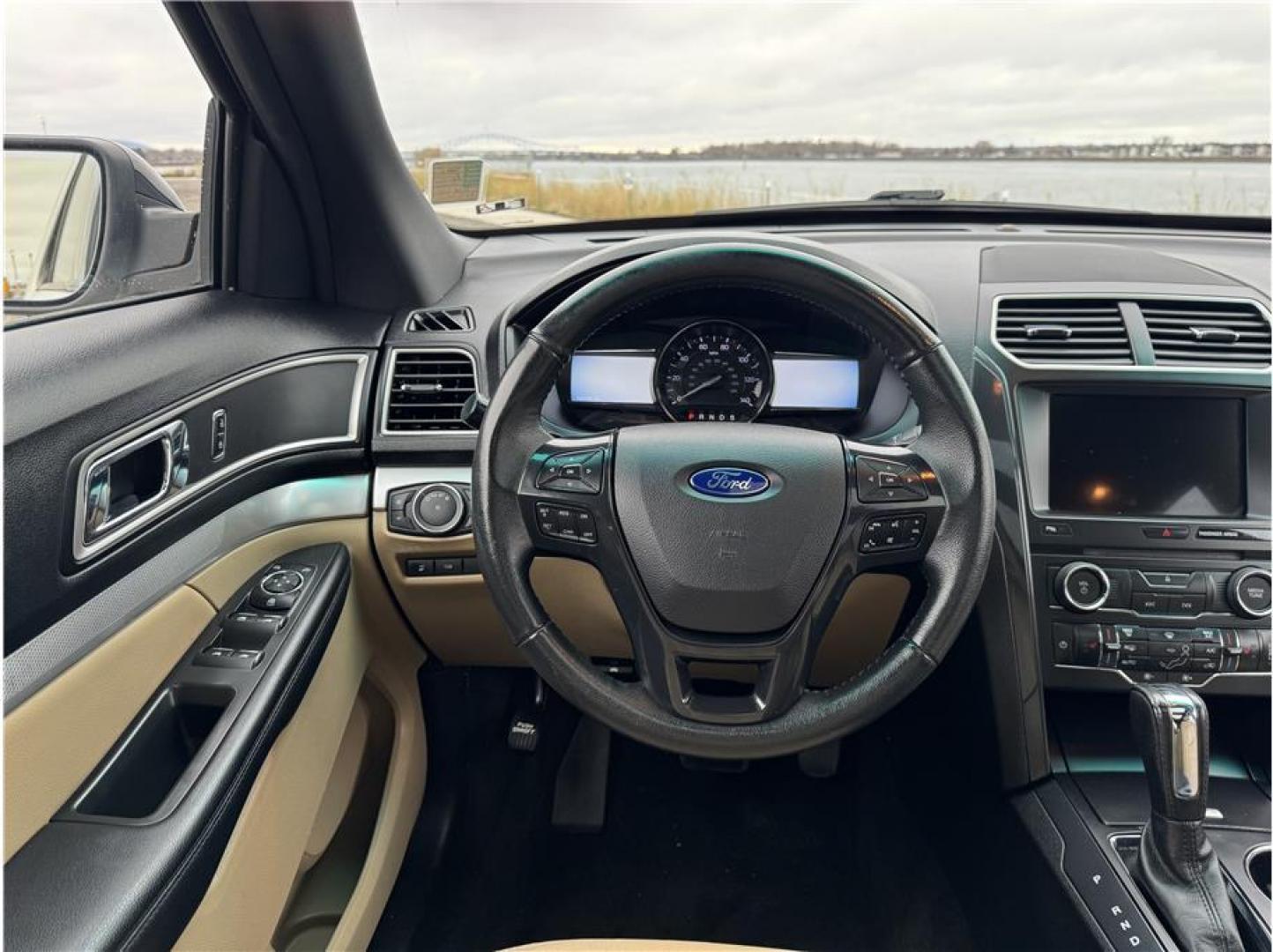 2017 White /No Color Ford Explorer (1FM5K7DH7HG) with an 4-Cyl, EcoBoost, 2.3T engine, Auto, 6-Spd SelectShift transmission, located at 607 W Columbia Drive, Kennewick, WA, 99336, (509) 987-1069, 46.216743, -119.126404 - Photo#4