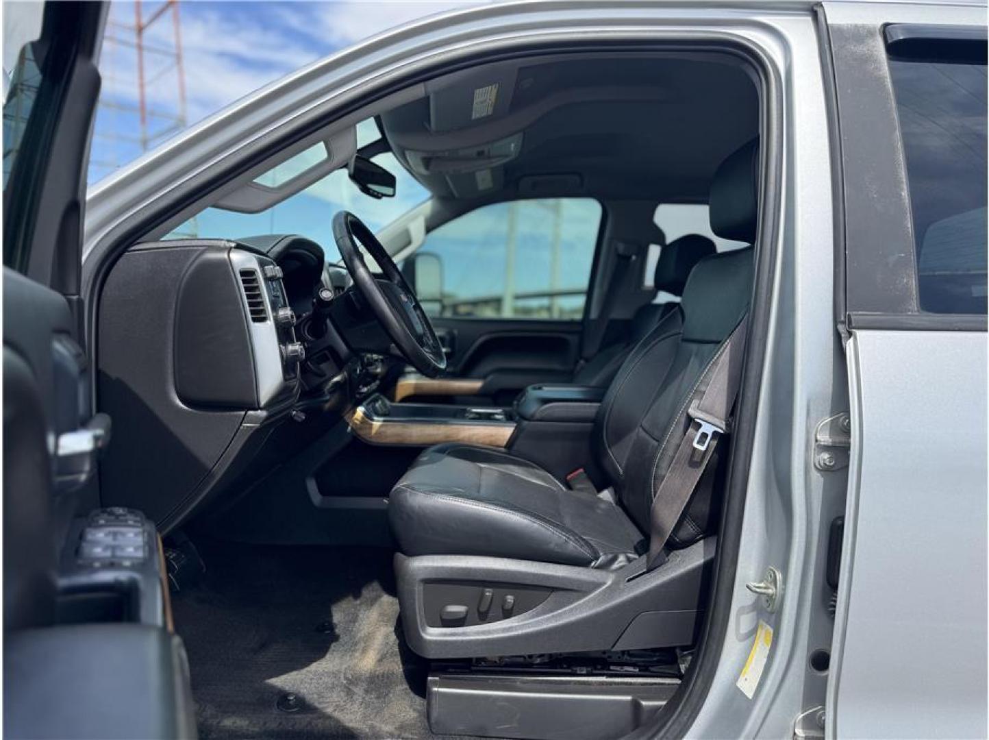 2015 Silver /No Color Chevrolet Silverado 2500 HD Crew Cab (1GC1KWE87FF) with an V8, Turbo Diesel, 6.6 Liter engine, Auto, 6-Spd Allison OD transmission, located at 607 W Columbia Drive, Kennewick, WA, 99336, (509) 987-1069, 46.216743, -119.126404 - Photo#7