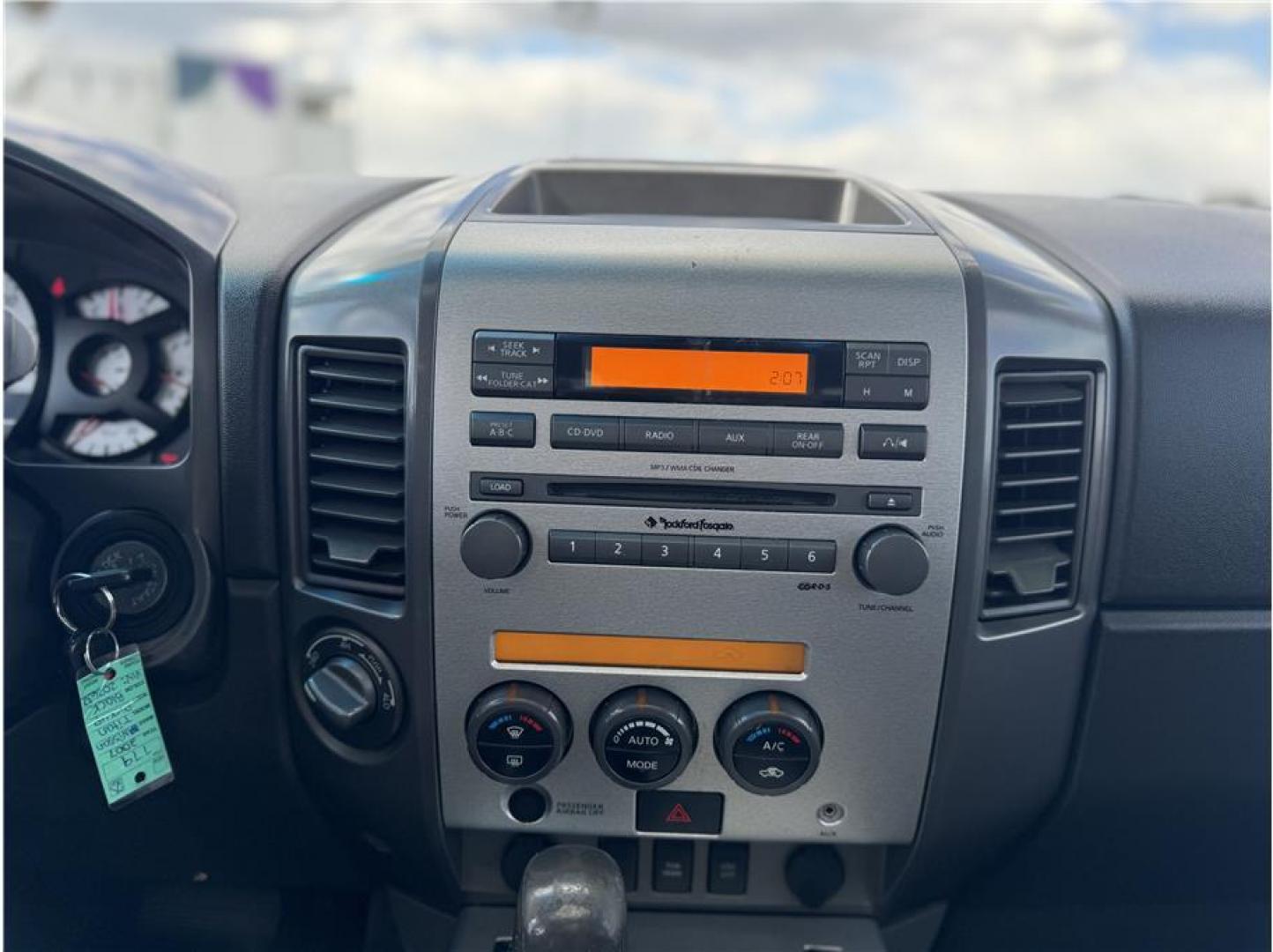 2007 Black /No Color Nissan Titan Crew Cab (1N6AA07B07N) with an V8, 5.6 Liter engine, Automatic transmission, located at 607 W Columbia Drive, Kennewick, WA, 99336, (509) 987-1069, 46.216743, -119.126404 - Photo#9