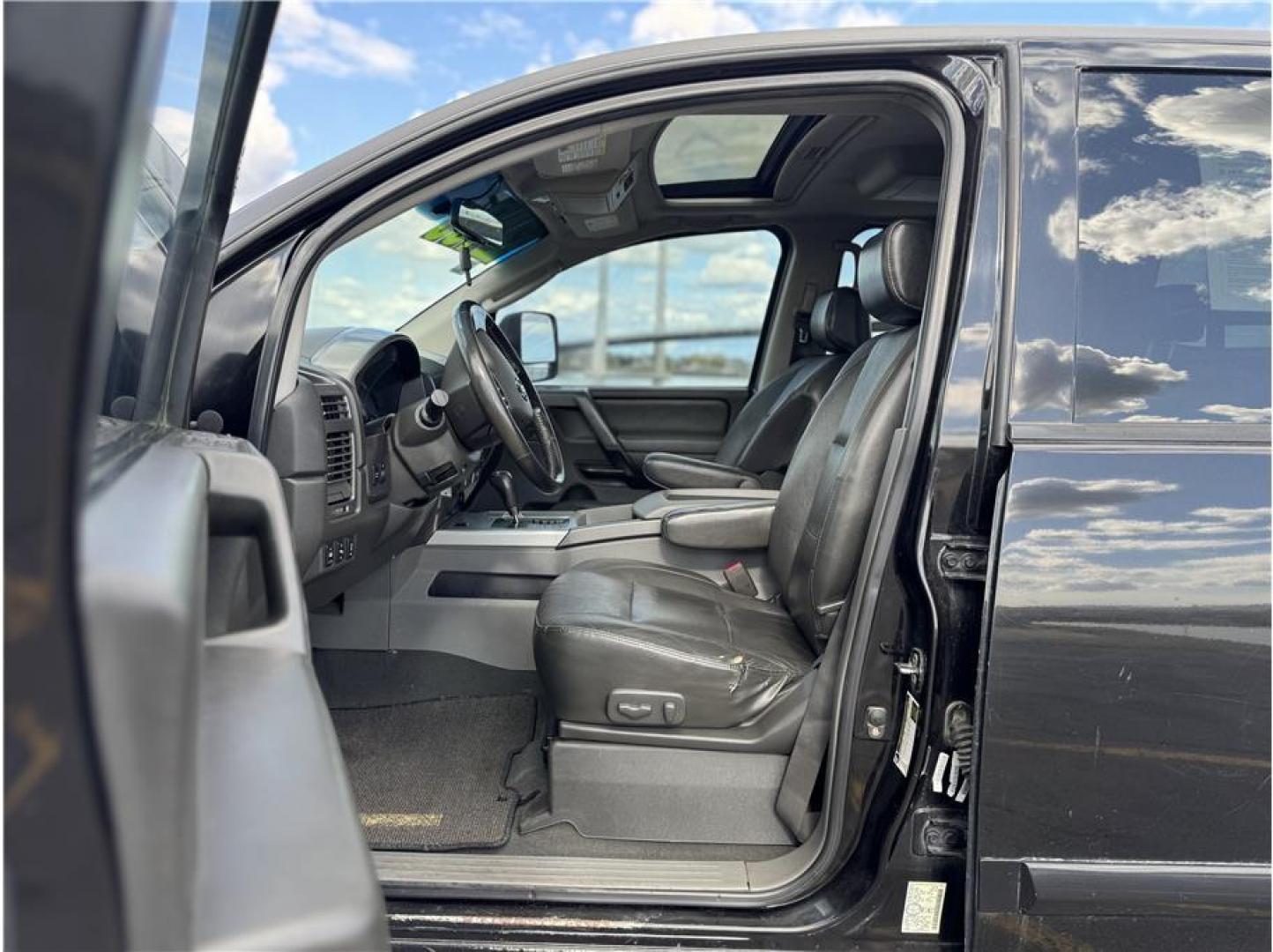 2007 Black /No Color Nissan Titan Crew Cab (1N6AA07B07N) with an V8, 5.6 Liter engine, Automatic transmission, located at 607 W Columbia Drive, Kennewick, WA, 99336, (509) 987-1069, 46.216743, -119.126404 - Photo#7