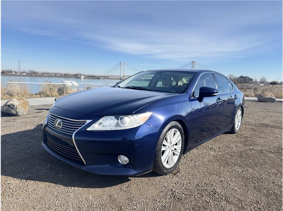 photo of 2013 Lexus ES 