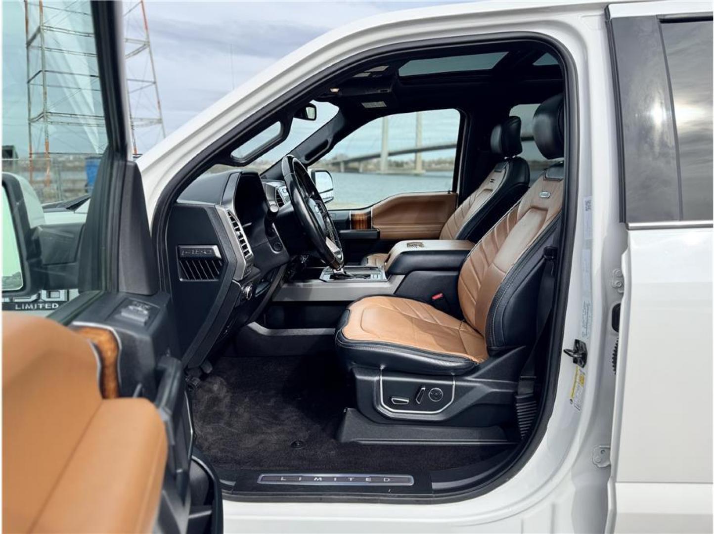 2016 White /No Color Ford F150 SuperCrew Cab (1FTEW1EG1GF) with an V6, EcoBoost, TT, 3.5L engine, Auto, 6-Spd SelShft transmission, located at 607 W Columbia Drive, Kennewick, WA, 99336, (509) 987-1069, 46.216743, -119.126404 - Photo#7