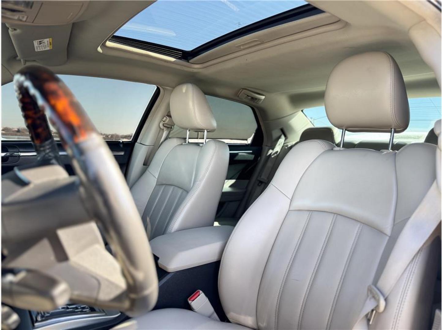 2006 White /No Color Chrysler 300 (2C3KK63H36H) with an V8, HEMI, 5.7 Liter engine, Automatic transmission, located at 607 W Columbia Drive, Kennewick, WA, 99336, (509) 987-1069, 46.216743, -119.126404 - Photo#10