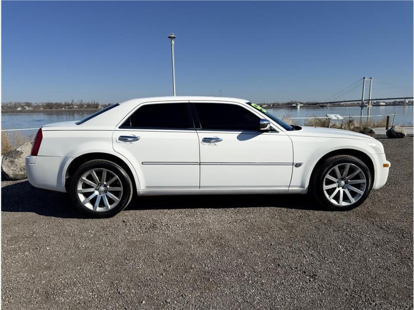 2006 White /No Color Chrysler 300 (2C3KK63H36H) with an V8, HEMI, 5.7 Liter engine, Automatic transmission, located at 607 W Columbia Drive, Kennewick, WA, 99336, (509) 987-1069, 46.216743, -119.126404 - Photo#11