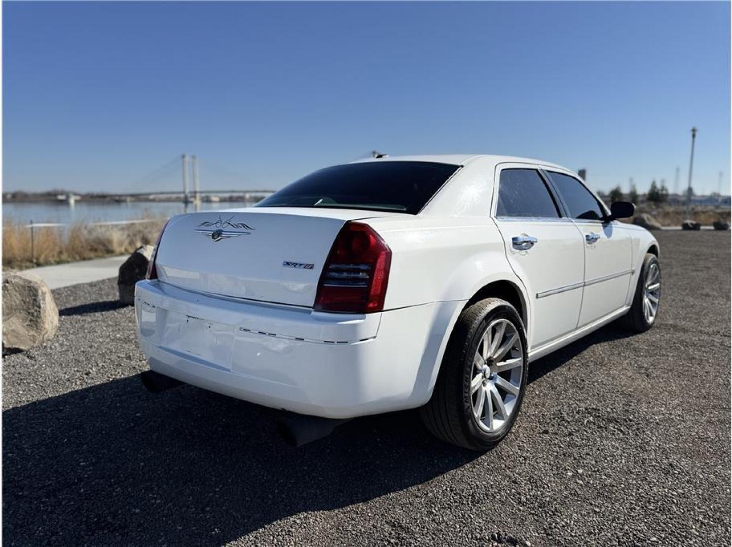 2006 White /No Color Chrysler 300 (2C3KK63H36H) with an V8, HEMI, 5.7 Liter engine, Automatic transmission, located at 607 W Columbia Drive, Kennewick, WA, 99336, (509) 987-1069, 46.216743, -119.126404 - Photo#12