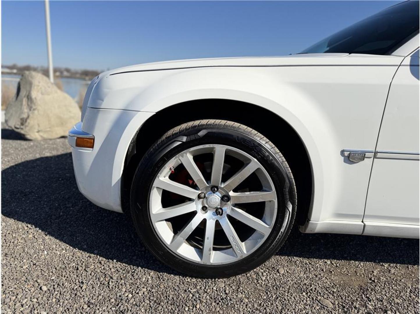 2006 White /No Color Chrysler 300 (2C3KK63H36H) with an V8, HEMI, 5.7 Liter engine, Automatic transmission, located at 607 W Columbia Drive, Kennewick, WA, 99336, (509) 987-1069, 46.216743, -119.126404 - Photo#16