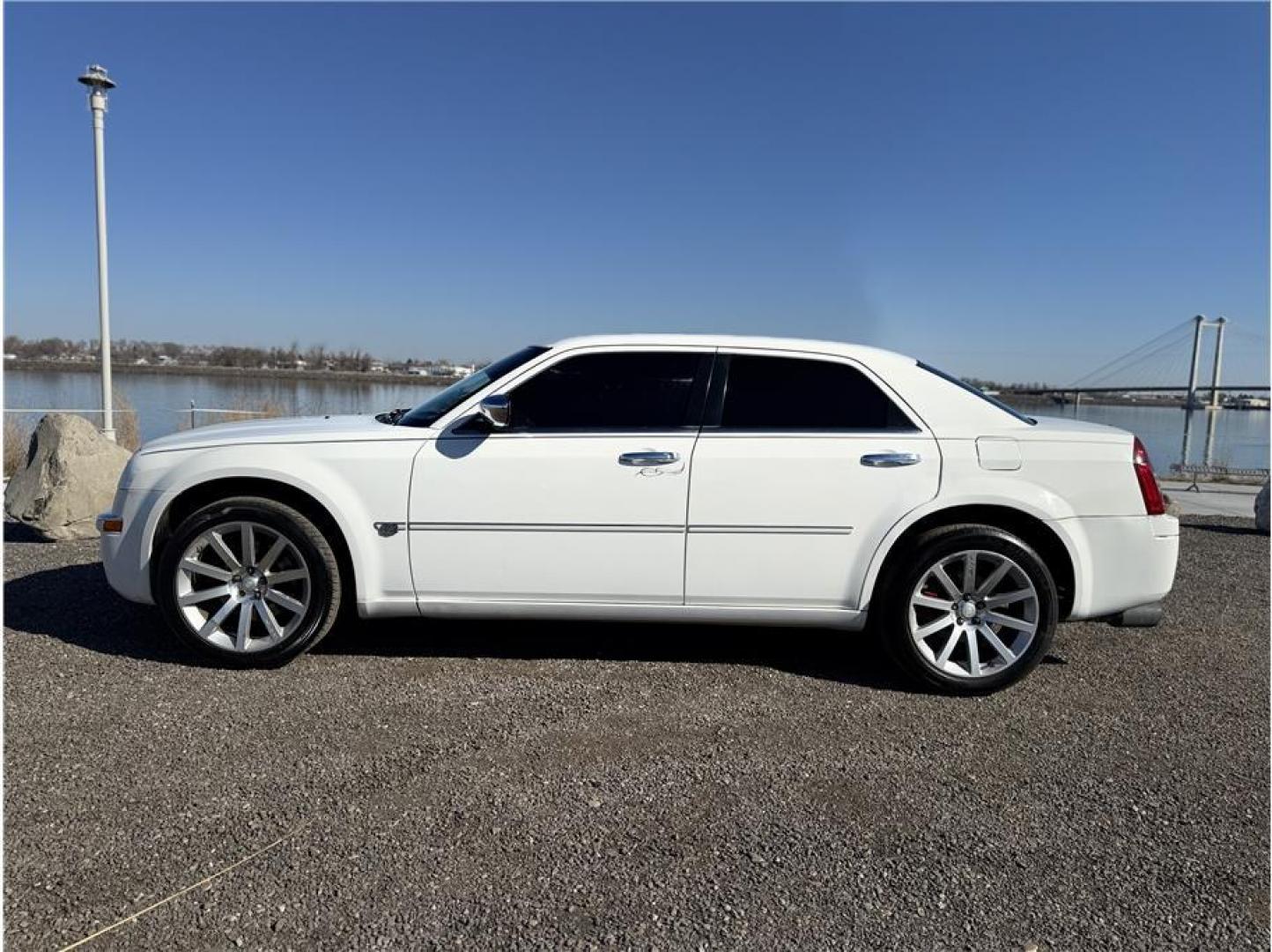 2006 White /No Color Chrysler 300 (2C3KK63H36H) with an V8, HEMI, 5.7 Liter engine, Automatic transmission, located at 607 W Columbia Drive, Kennewick, WA, 99336, (509) 987-1069, 46.216743, -119.126404 - Photo#1