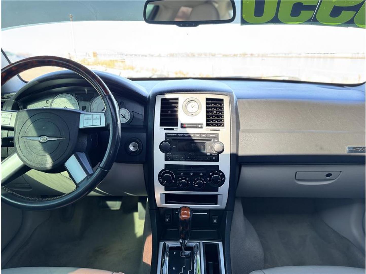 2006 White /No Color Chrysler 300 (2C3KK63H36H) with an V8, HEMI, 5.7 Liter engine, Automatic transmission, located at 607 W Columbia Drive, Kennewick, WA, 99336, (509) 987-1069, 46.216743, -119.126404 - Photo#5