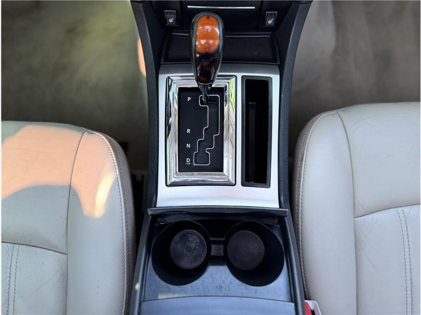 2006 White /No Color Chrysler 300 (2C3KK63H36H) with an V8, HEMI, 5.7 Liter engine, Automatic transmission, located at 607 W Columbia Drive, Kennewick, WA, 99336, (509) 987-1069, 46.216743, -119.126404 - Photo#8