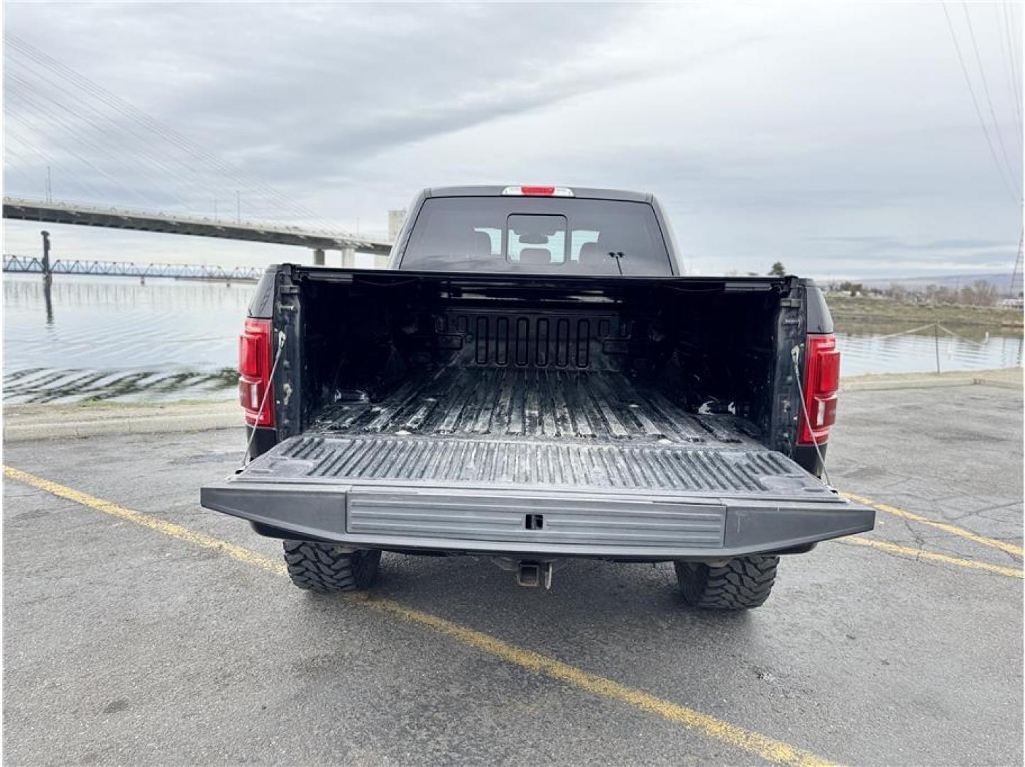 2015 Black /No Color Ford F150 SuperCrew Cab (1FTFW1EG5FK) with an V6, EcoBoost, TT, 3.5L engine, Automatic, 6-Spd transmission, located at 607 W Columbia Drive, Kennewick, WA, 99336, (509) 987-1069, 46.216743, -119.126404 - Photo#13