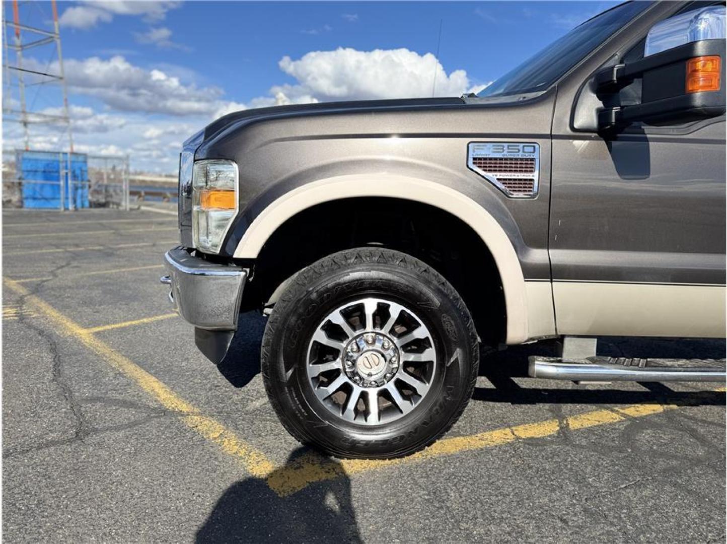 2008 Gray /No Color Ford F350 Super Duty Crew Cab (1FTWW31R08E) with an V8, Turbo Dsl 6.4L engine, Automatic, 5-Spd w/Overdrive transmission, located at 607 W Columbia Drive, Kennewick, WA, 99336, (509) 987-1069, 46.216743, -119.126404 - Photo#16