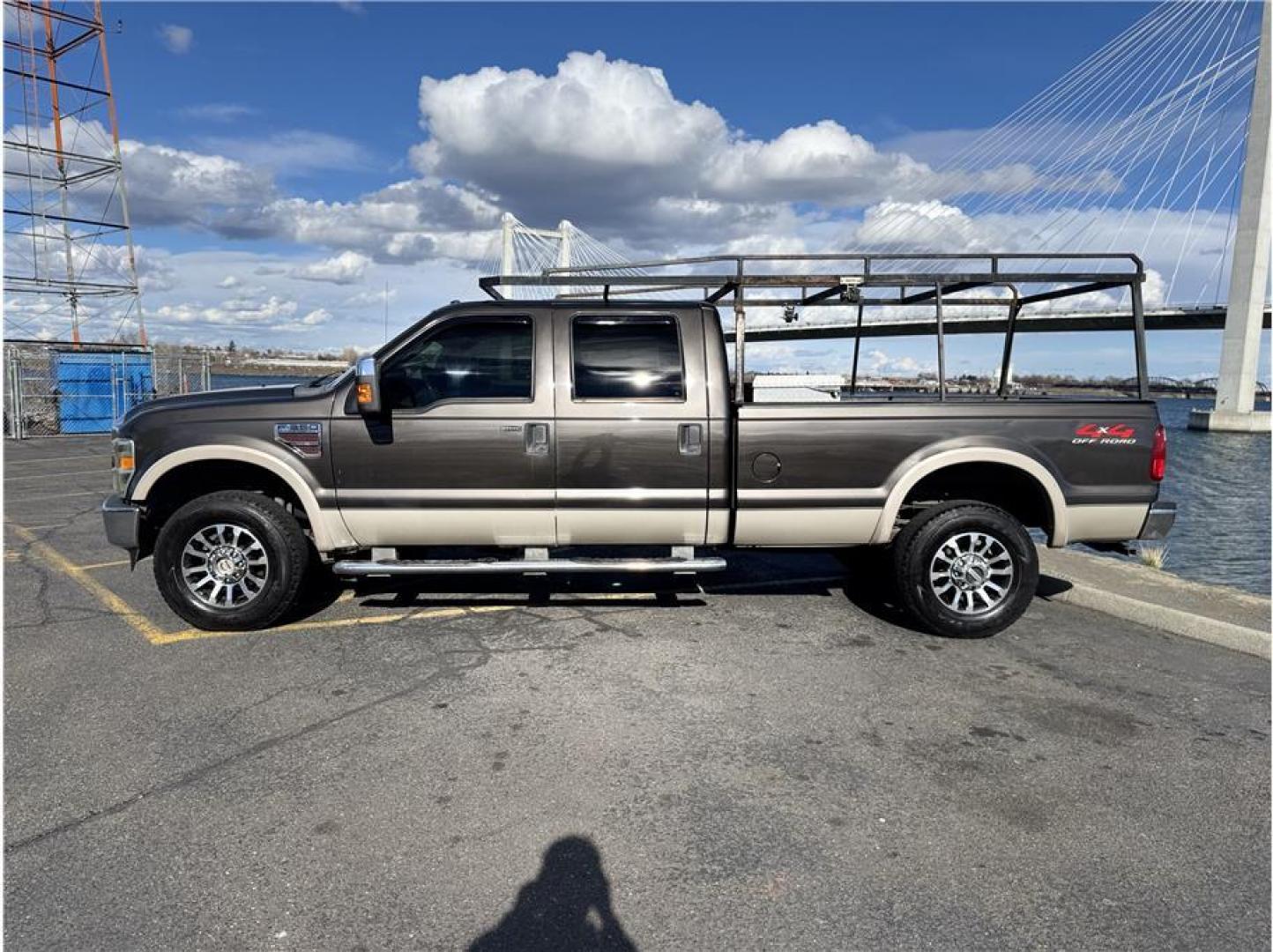 2008 Gray /No Color Ford F350 Super Duty Crew Cab (1FTWW31R08E) with an V8, Turbo Dsl 6.4L engine, Automatic, 5-Spd w/Overdrive transmission, located at 607 W Columbia Drive, Kennewick, WA, 99336, (509) 987-1069, 46.216743, -119.126404 - Photo#1