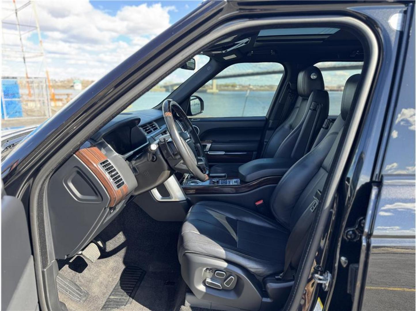2014 Black /No Color Land Rover Range Rover (SALGS2VF0EA) with an V6, Sprchrgd, FF, 3.0L engine, Automatic, 8-Spd transmission, located at 607 W Columbia Drive, Kennewick, WA, 99336, (509) 987-1069, 46.216743, -119.126404 - Photo#9