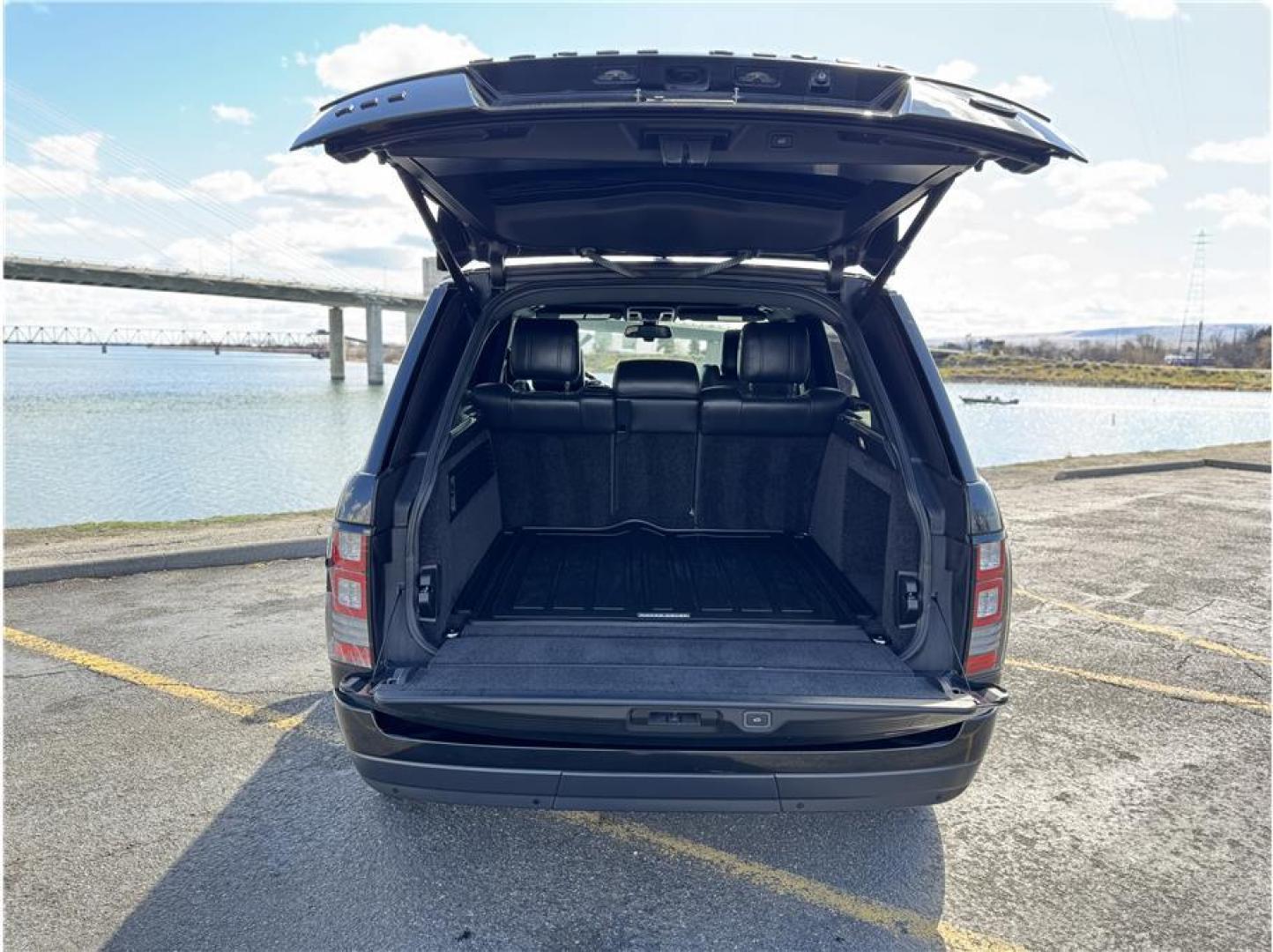 2014 Black /No Color Land Rover Range Rover (SALGS2VF0EA) with an V6, Sprchrgd, FF, 3.0L engine, Automatic, 8-Spd transmission, located at 607 W Columbia Drive, Kennewick, WA, 99336, (509) 987-1069, 46.216743, -119.126404 - Photo#13