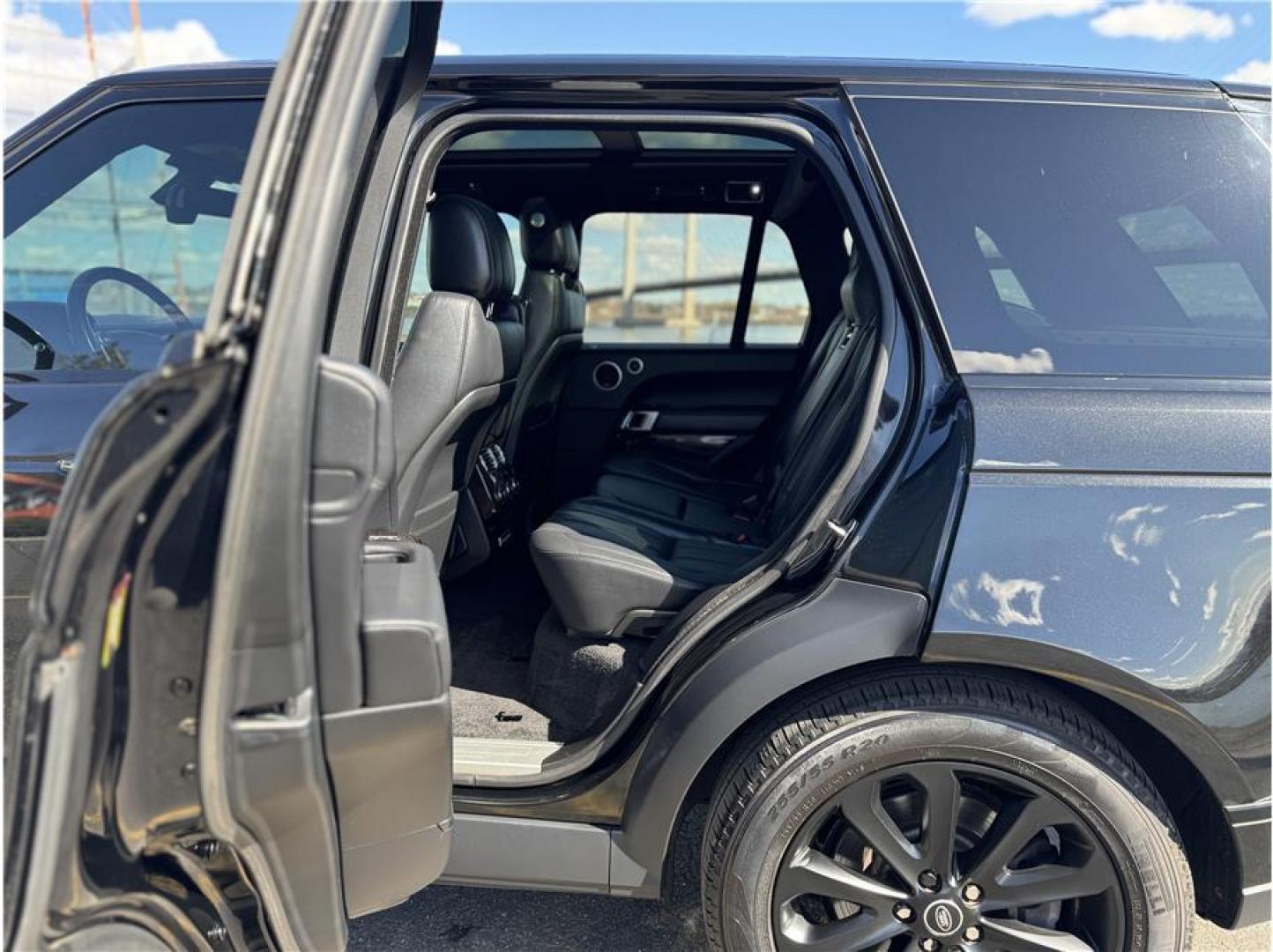 2014 Black /No Color Land Rover Range Rover (SALGS2VF0EA) with an V6, Sprchrgd, FF, 3.0L engine, Automatic, 8-Spd transmission, located at 607 W Columbia Drive, Kennewick, WA, 99336, (509) 987-1069, 46.216743, -119.126404 - Photo#2