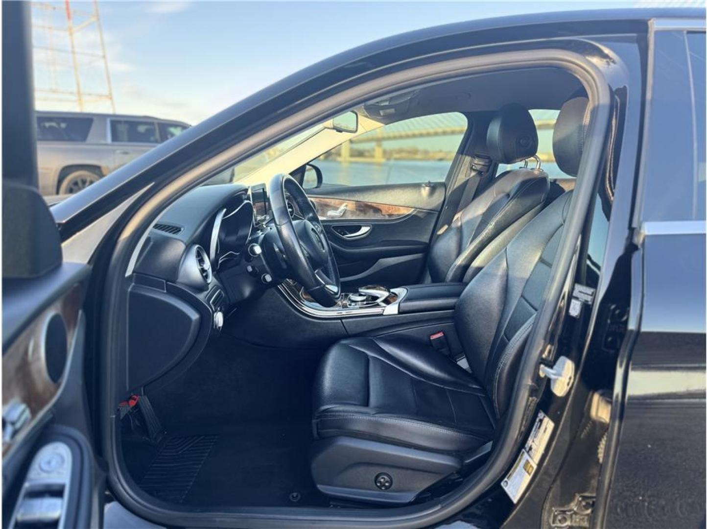 2015 Black /No Color Mercedes-Benz C-Class (55SWF4KB9FU) with an 4-Cyl, Turbo, 2.0 Liter engine, Auto, 7-Spd 7G-Tronic + transmission, located at 607 W Columbia Drive, Kennewick, WA, 99336, (509) 987-1069, 46.216743, -119.126404 - Photo#7