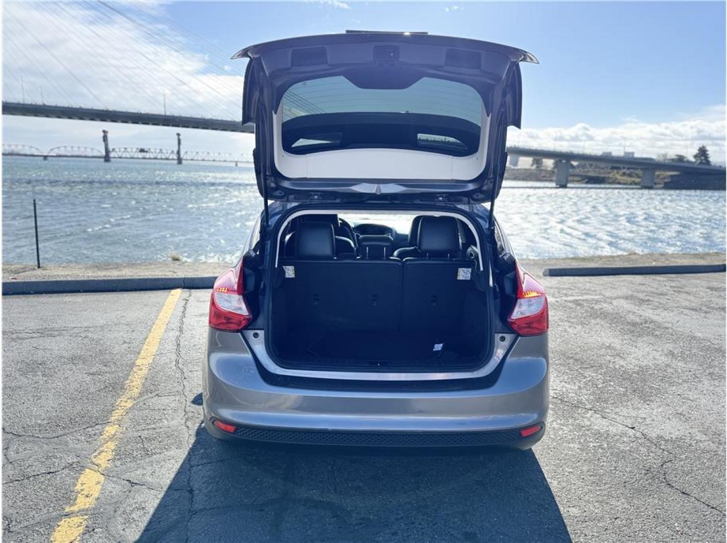 2013 No Color /No Color Ford Focus (1FADP3K24DL) with an 4-Cyl, Flex Fuel, 2.0L engine, Manual, 5-Spd transmission, located at 607 W Columbia Drive, Kennewick, WA, 99336, (509) 987-1069, 46.216743, -119.126404 - Photo#14