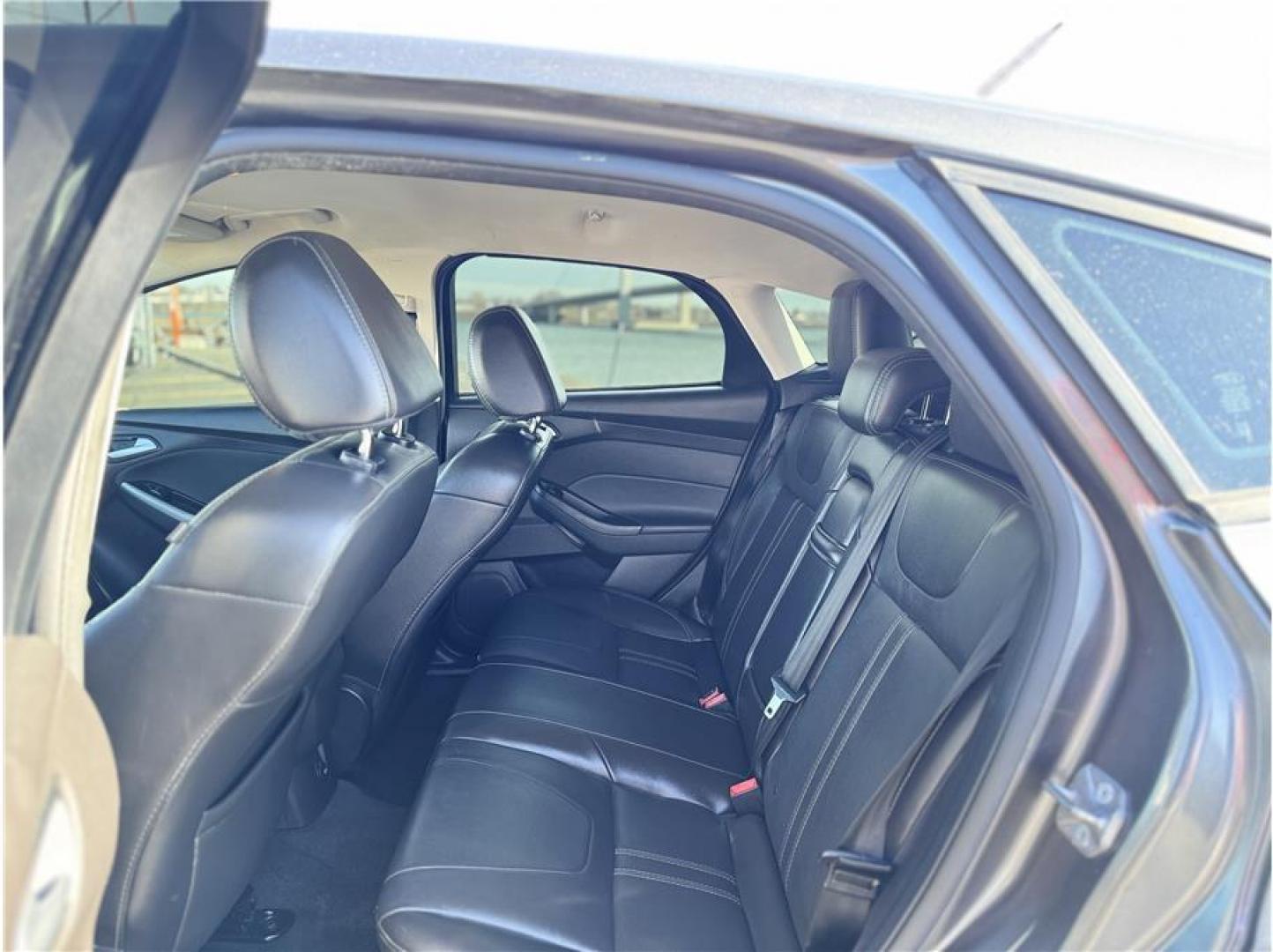2013 No Color /No Color Ford Focus (1FADP3K24DL) with an 4-Cyl, Flex Fuel, 2.0L engine, Manual, 5-Spd transmission, located at 607 W Columbia Drive, Kennewick, WA, 99336, (509) 987-1069, 46.216743, -119.126404 - Photo#2