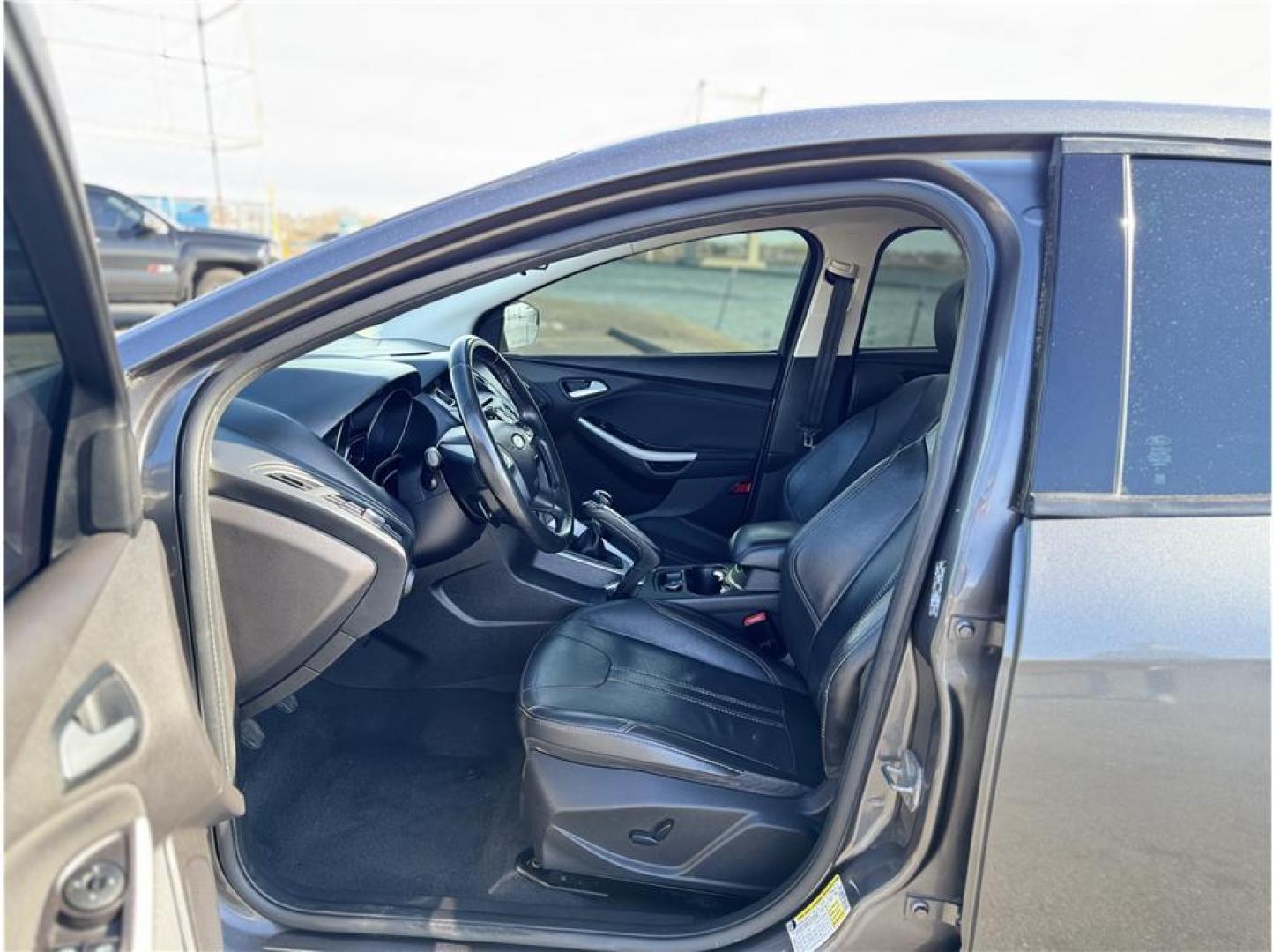 2013 No Color /No Color Ford Focus (1FADP3K24DL) with an 4-Cyl, Flex Fuel, 2.0L engine, Manual, 5-Spd transmission, located at 607 W Columbia Drive, Kennewick, WA, 99336, (509) 987-1069, 46.216743, -119.126404 - Photo#8