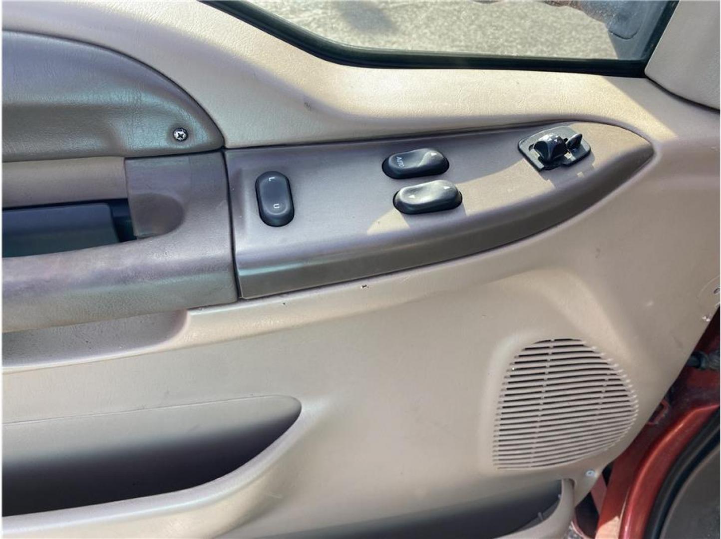 1999 Red /No Color Ford F350 Super Duty Super Cab (1FTSX31F9XE) , located at 607 W Columbia Drive, Kennewick, WA, 99336, (509) 987-1069, 46.216743, -119.126404 - Photo#10