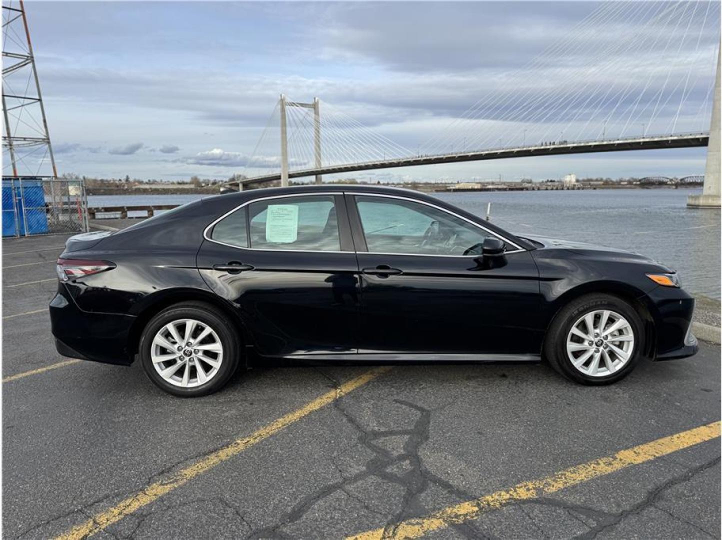 2022 Black /No Color Toyota Camry (4T1C11AK9NU) with an 4-Cyl, 2.5 Liter engine, Automatic, 8-Spd w/Sequential Shift transmission, located at 607 W Columbia Drive, Kennewick, WA, 99336, (509) 987-1069, 46.216743, -119.126404 - Photo#12