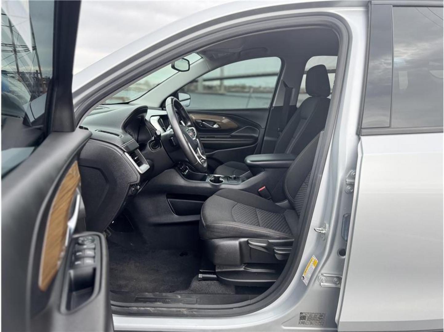2020 Silver /No Color GMC Terrain (3GKALTEVXLL) with an 4-Cyl, Turbo, 1.5 Liter engine, Automatic, 9-Spd w/Overdrive 9T45 transmission, located at 607 W Columbia Drive, Kennewick, WA, 99336, (509) 987-1069, 46.216743, -119.126404 - Photo#10