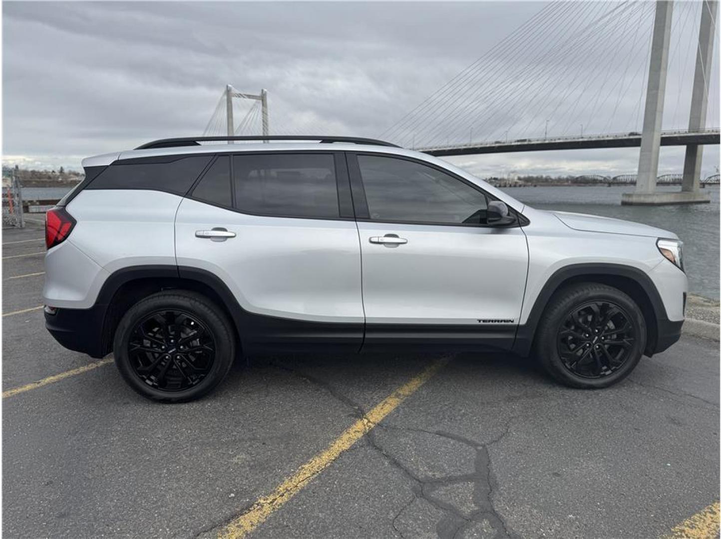 2020 Silver /No Color GMC Terrain (3GKALTEVXLL) with an 4-Cyl, Turbo, 1.5 Liter engine, Automatic, 9-Spd w/Overdrive 9T45 transmission, located at 607 W Columbia Drive, Kennewick, WA, 99336, (509) 987-1069, 46.216743, -119.126404 - Photo#12