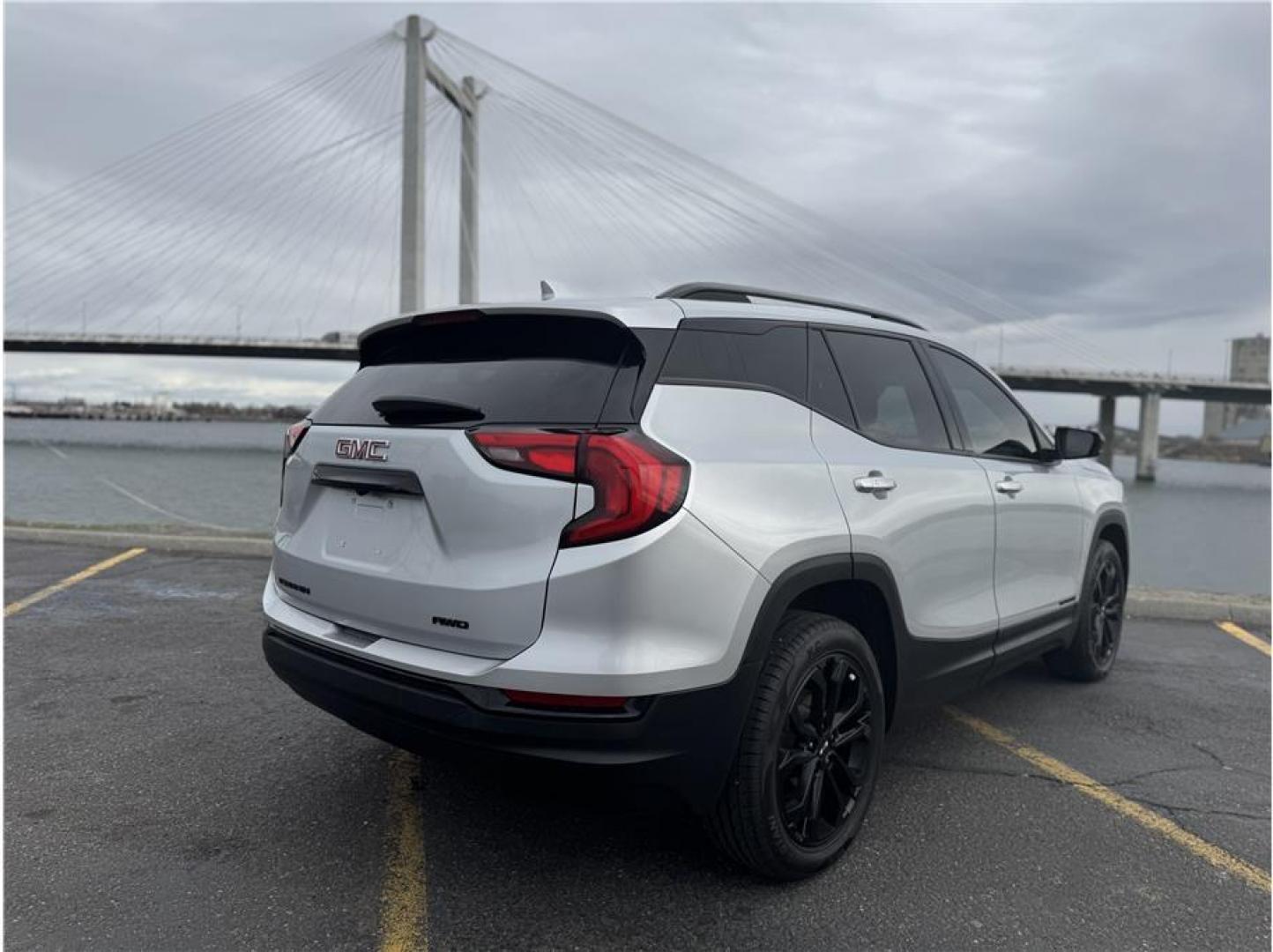 2020 Silver /No Color GMC Terrain (3GKALTEVXLL) with an 4-Cyl, Turbo, 1.5 Liter engine, Automatic, 9-Spd w/Overdrive 9T45 transmission, located at 607 W Columbia Drive, Kennewick, WA, 99336, (509) 987-1069, 46.216743, -119.126404 - Photo#13