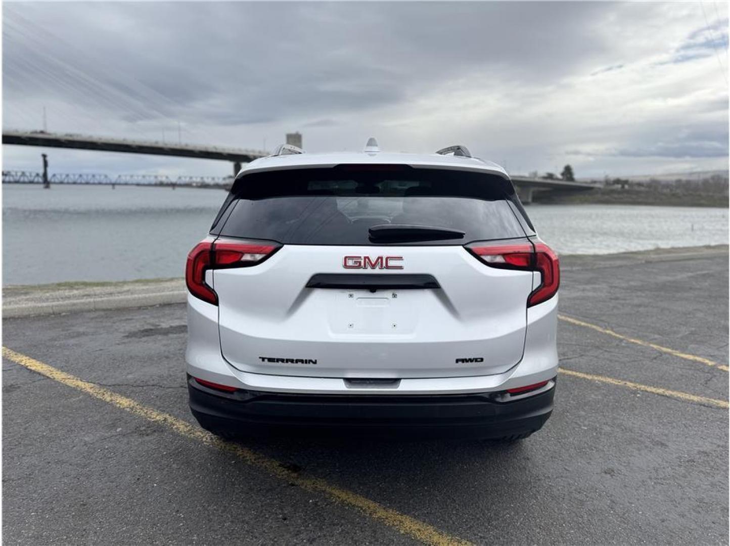 2020 Silver /No Color GMC Terrain (3GKALTEVXLL) with an 4-Cyl, Turbo, 1.5 Liter engine, Automatic, 9-Spd w/Overdrive 9T45 transmission, located at 607 W Columbia Drive, Kennewick, WA, 99336, (509) 987-1069, 46.216743, -119.126404 - Photo#15