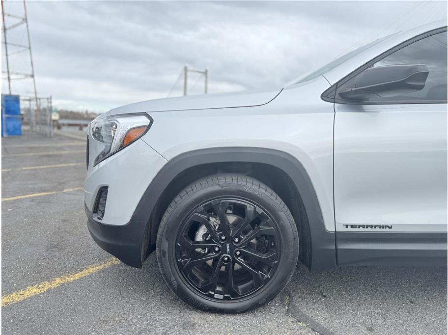 2020 Silver /No Color GMC Terrain (3GKALTEVXLL) with an 4-Cyl, Turbo, 1.5 Liter engine, Automatic, 9-Spd w/Overdrive 9T45 transmission, located at 607 W Columbia Drive, Kennewick, WA, 99336, (509) 987-1069, 46.216743, -119.126404 - Photo#16