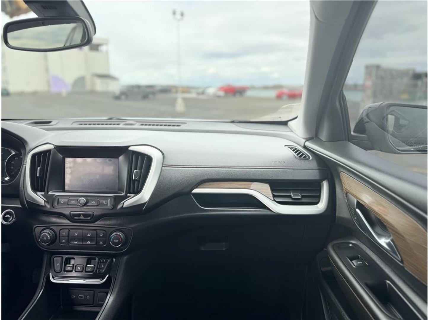2020 Silver /No Color GMC Terrain (3GKALTEVXLL) with an 4-Cyl, Turbo, 1.5 Liter engine, Automatic, 9-Spd w/Overdrive 9T45 transmission, located at 607 W Columbia Drive, Kennewick, WA, 99336, (509) 987-1069, 46.216743, -119.126404 - Photo#6