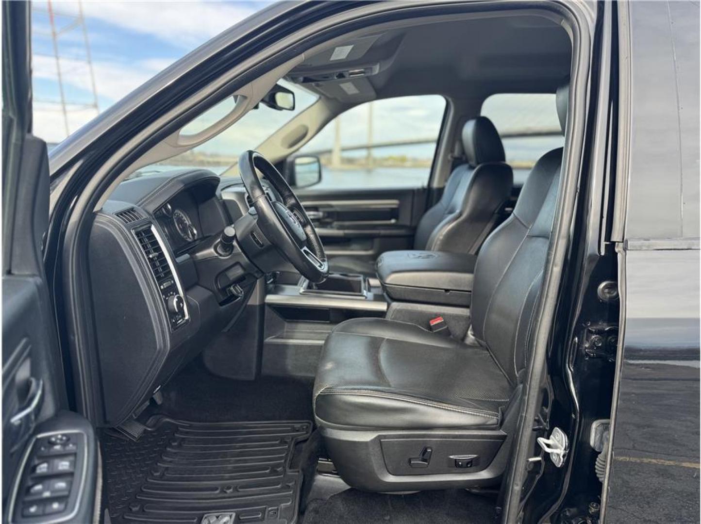 2013 Black /No Color Ram 1500 Crew Cab (1C6RR7MT3DS) with an V8, HEMI, 5.7 Liter engine, Automatic, 6-Spd transmission, located at 607 W Columbia Drive, Kennewick, WA, 99336, (509) 987-1069, 46.216743, -119.126404 - Photo#10