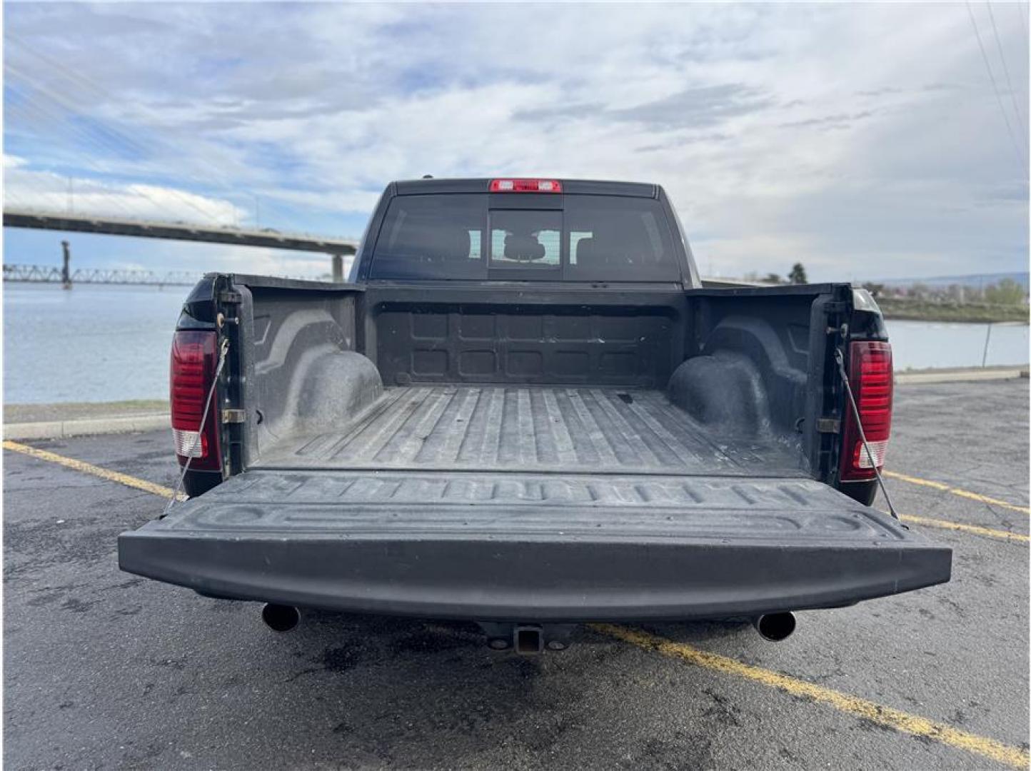 2013 Black /No Color Ram 1500 Crew Cab (1C6RR7MT3DS) with an V8, HEMI, 5.7 Liter engine, Automatic, 6-Spd transmission, located at 607 W Columbia Drive, Kennewick, WA, 99336, (509) 987-1069, 46.216743, -119.126404 - Photo#14