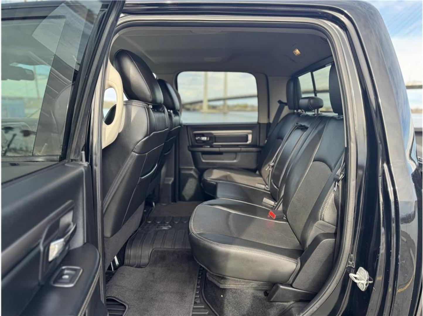 2013 Black /No Color Ram 1500 Crew Cab (1C6RR7MT3DS) with an V8, HEMI, 5.7 Liter engine, Automatic, 6-Spd transmission, located at 607 W Columbia Drive, Kennewick, WA, 99336, (509) 987-1069, 46.216743, -119.126404 - Photo#2