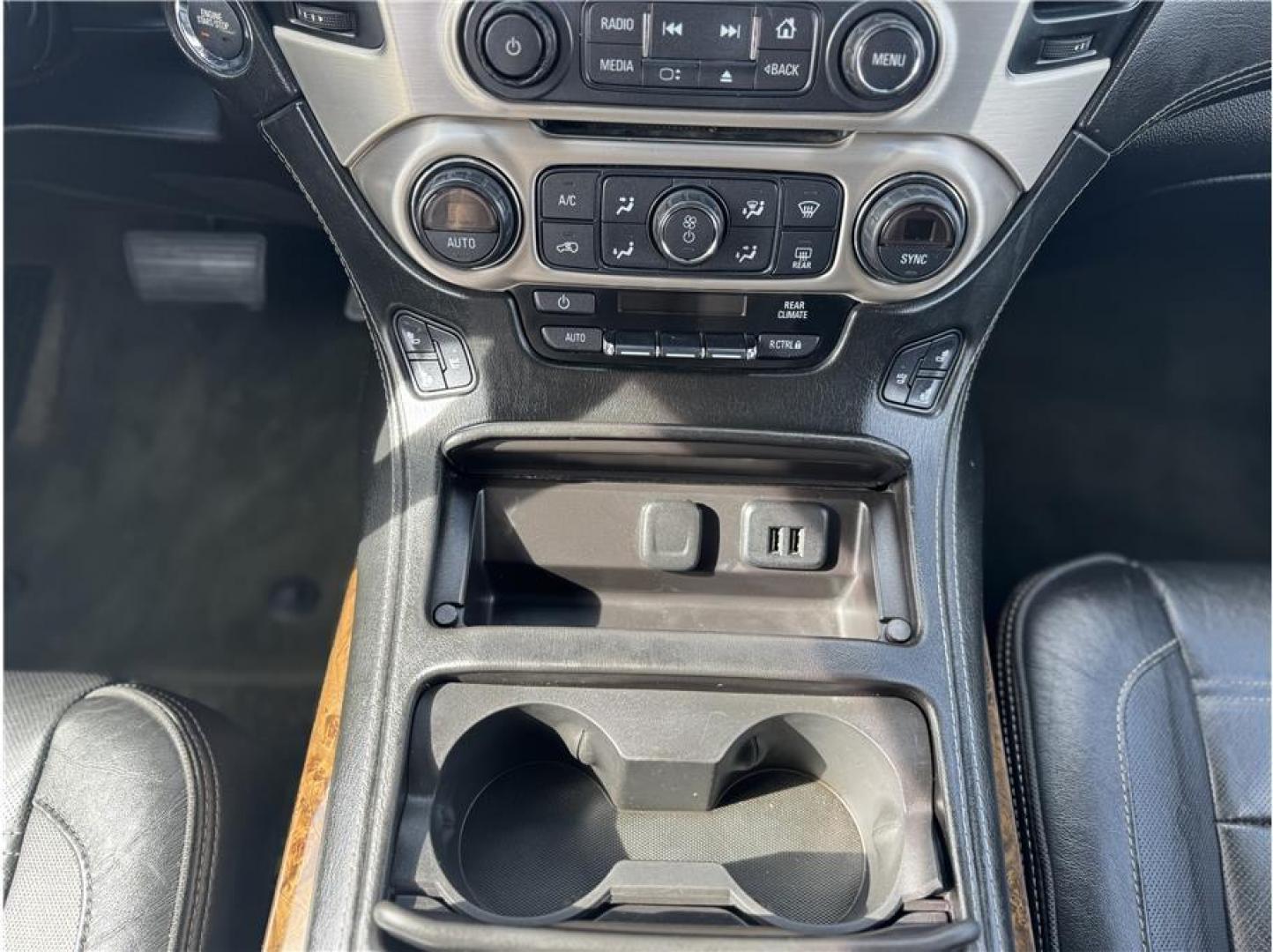 2015 Black /No Color GMC Yukon XL (1GKS2JKJ8FR) with an V8, EcoTec3, FF, 6.2L engine, Auto, 6-Spd HD Overdrive transmission, located at 607 W Columbia Drive, Kennewick, WA, 99336, (509) 987-1069, 46.216743, -119.126404 - Photo#10