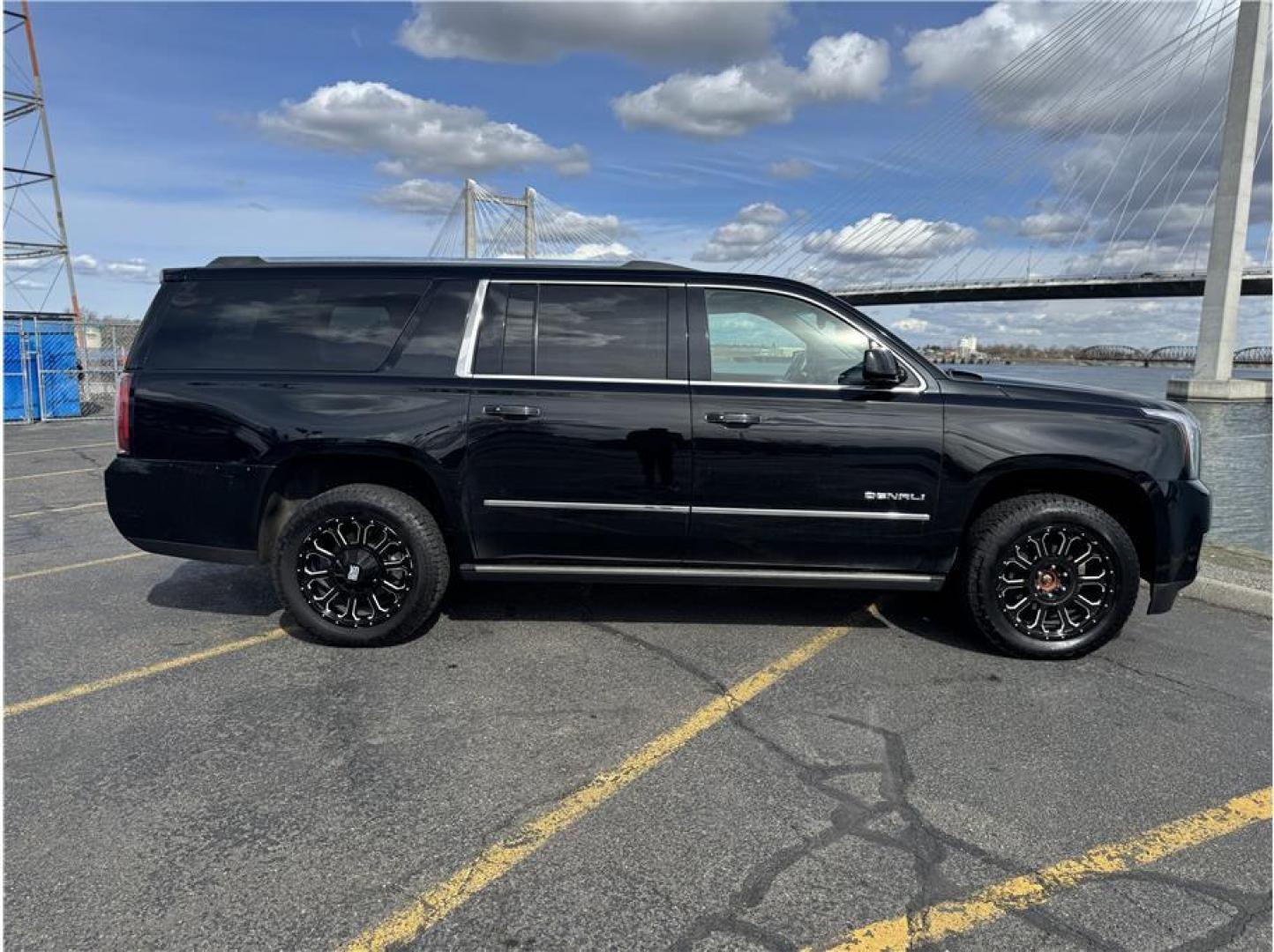 2015 Black /No Color GMC Yukon XL (1GKS2JKJ8FR) with an V8, EcoTec3, FF, 6.2L engine, Auto, 6-Spd HD Overdrive transmission, located at 607 W Columbia Drive, Kennewick, WA, 99336, (509) 987-1069, 46.216743, -119.126404 - Photo#13