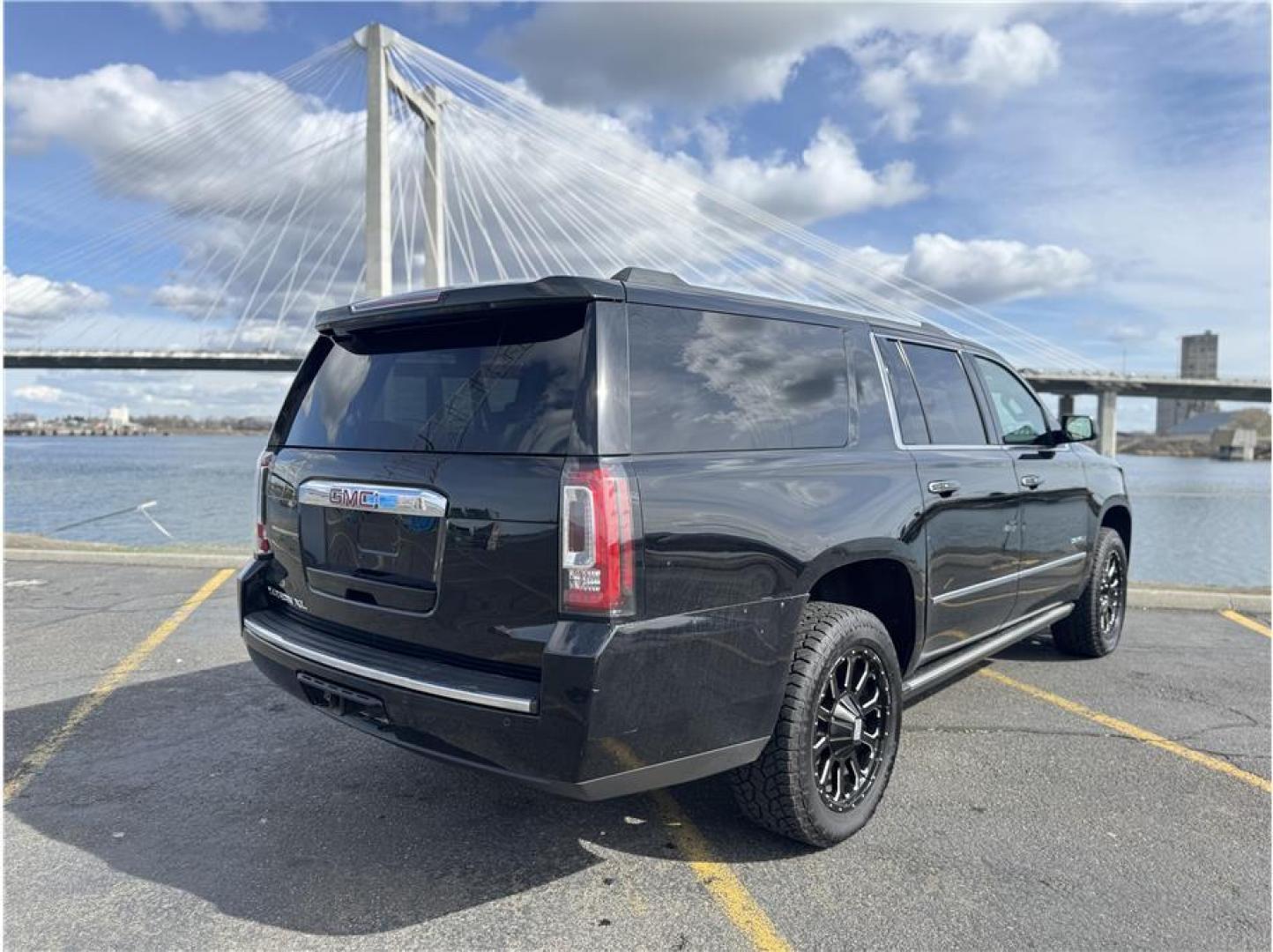 2015 Black /No Color GMC Yukon XL (1GKS2JKJ8FR) with an V8, EcoTec3, FF, 6.2L engine, Auto, 6-Spd HD Overdrive transmission, located at 607 W Columbia Drive, Kennewick, WA, 99336, (509) 987-1069, 46.216743, -119.126404 - Photo#14
