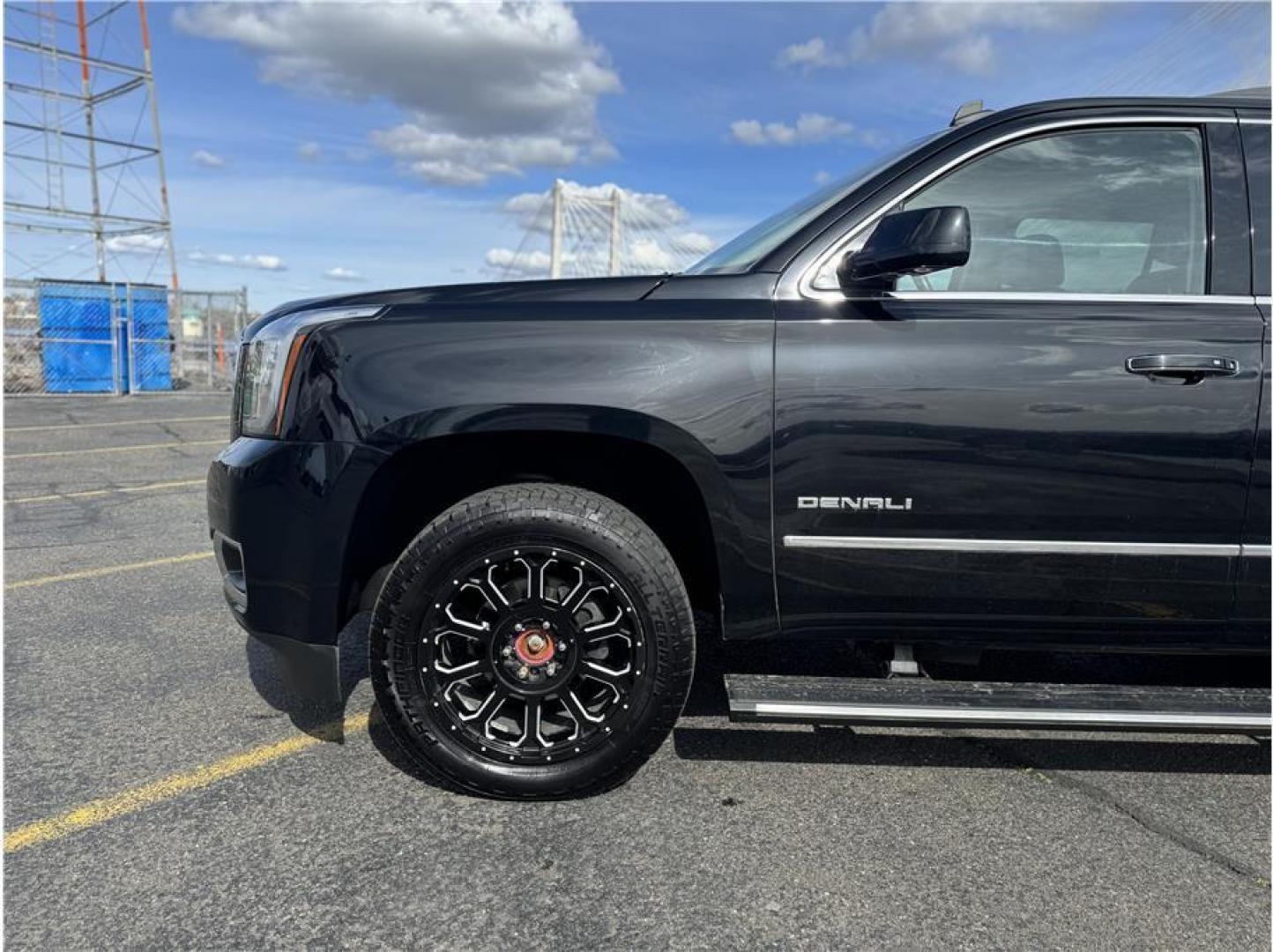 2015 Black /No Color GMC Yukon XL (1GKS2JKJ8FR) with an V8, EcoTec3, FF, 6.2L engine, Auto, 6-Spd HD Overdrive transmission, located at 607 W Columbia Drive, Kennewick, WA, 99336, (509) 987-1069, 46.216743, -119.126404 - Photo#17