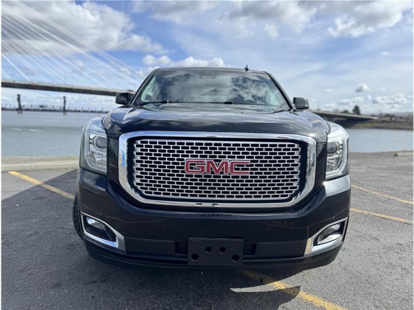 2015 Black /No Color GMC Yukon XL (1GKS2JKJ8FR) with an V8, EcoTec3, FF, 6.2L engine, Auto, 6-Spd HD Overdrive transmission, located at 607 W Columbia Drive, Kennewick, WA, 99336, (509) 987-1069, 46.216743, -119.126404 - Photo#18