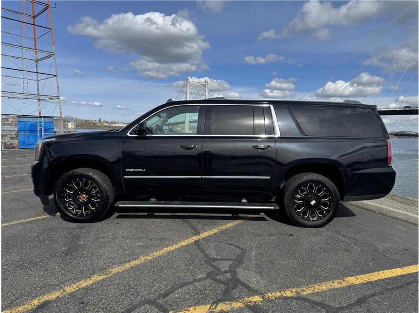 2015 Black /No Color GMC Yukon XL (1GKS2JKJ8FR) with an V8, EcoTec3, FF, 6.2L engine, Auto, 6-Spd HD Overdrive transmission, located at 607 W Columbia Drive, Kennewick, WA, 99336, (509) 987-1069, 46.216743, -119.126404 - Photo#1
