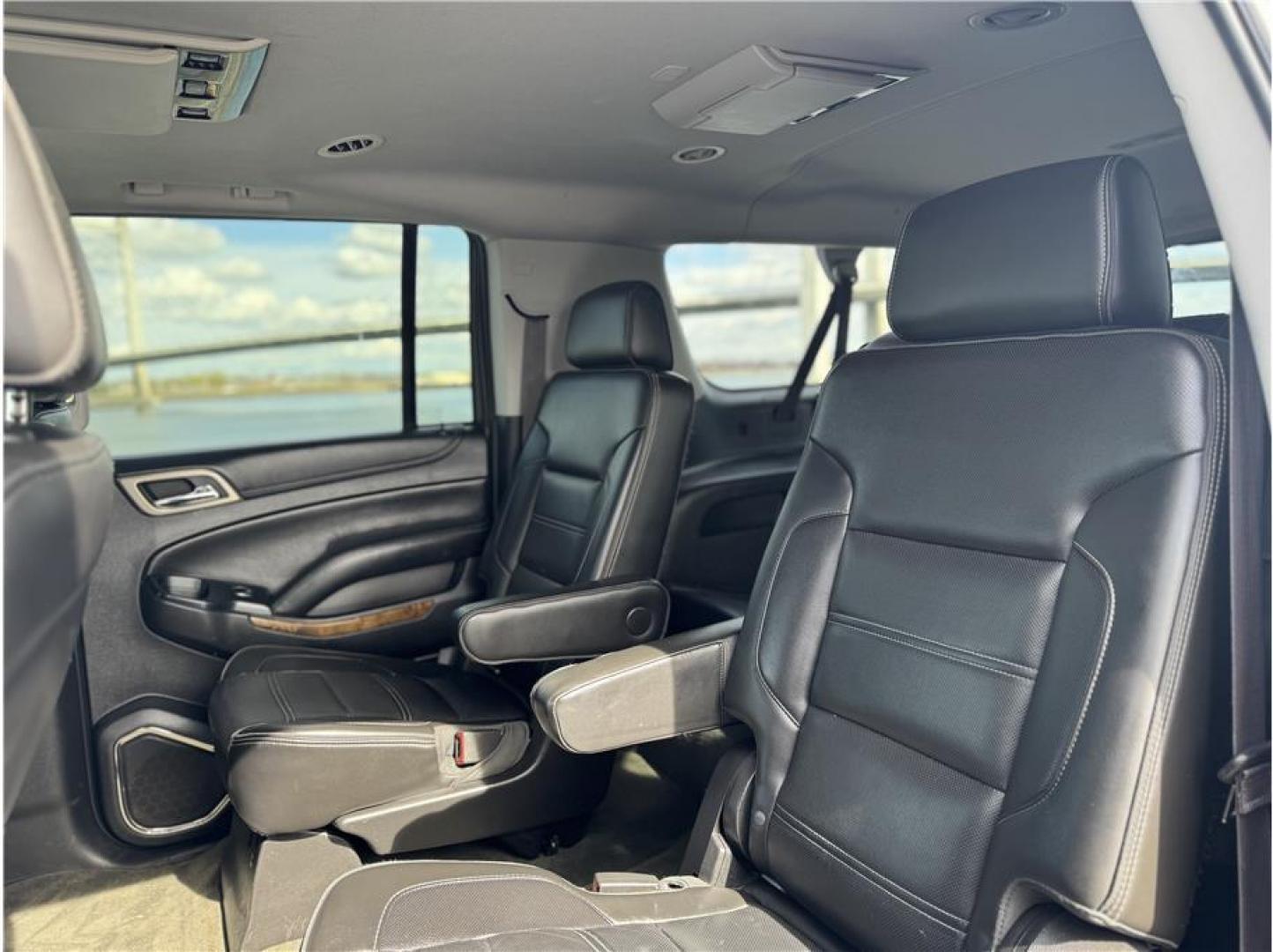 2015 Black /No Color GMC Yukon XL (1GKS2JKJ8FR) with an V8, EcoTec3, FF, 6.2L engine, Auto, 6-Spd HD Overdrive transmission, located at 607 W Columbia Drive, Kennewick, WA, 99336, (509) 987-1069, 46.216743, -119.126404 - Photo#4