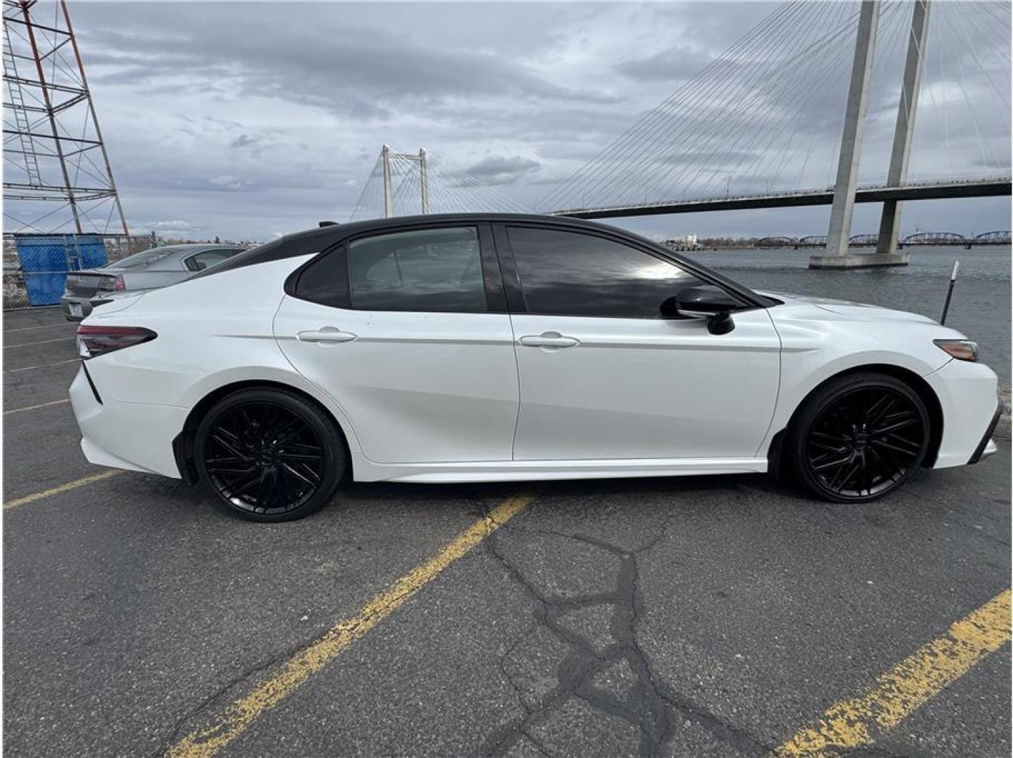 2021 White /No Color Toyota Camry (4T1K61AK8MU) with an 4-Cyl, 2.5 Liter engine, Automatic, 8-Spd w/Sequential Shift transmission, located at 607 W Columbia Drive, Kennewick, WA, 99336, (509) 987-1069, 46.216743, -119.126404 - Photo#9