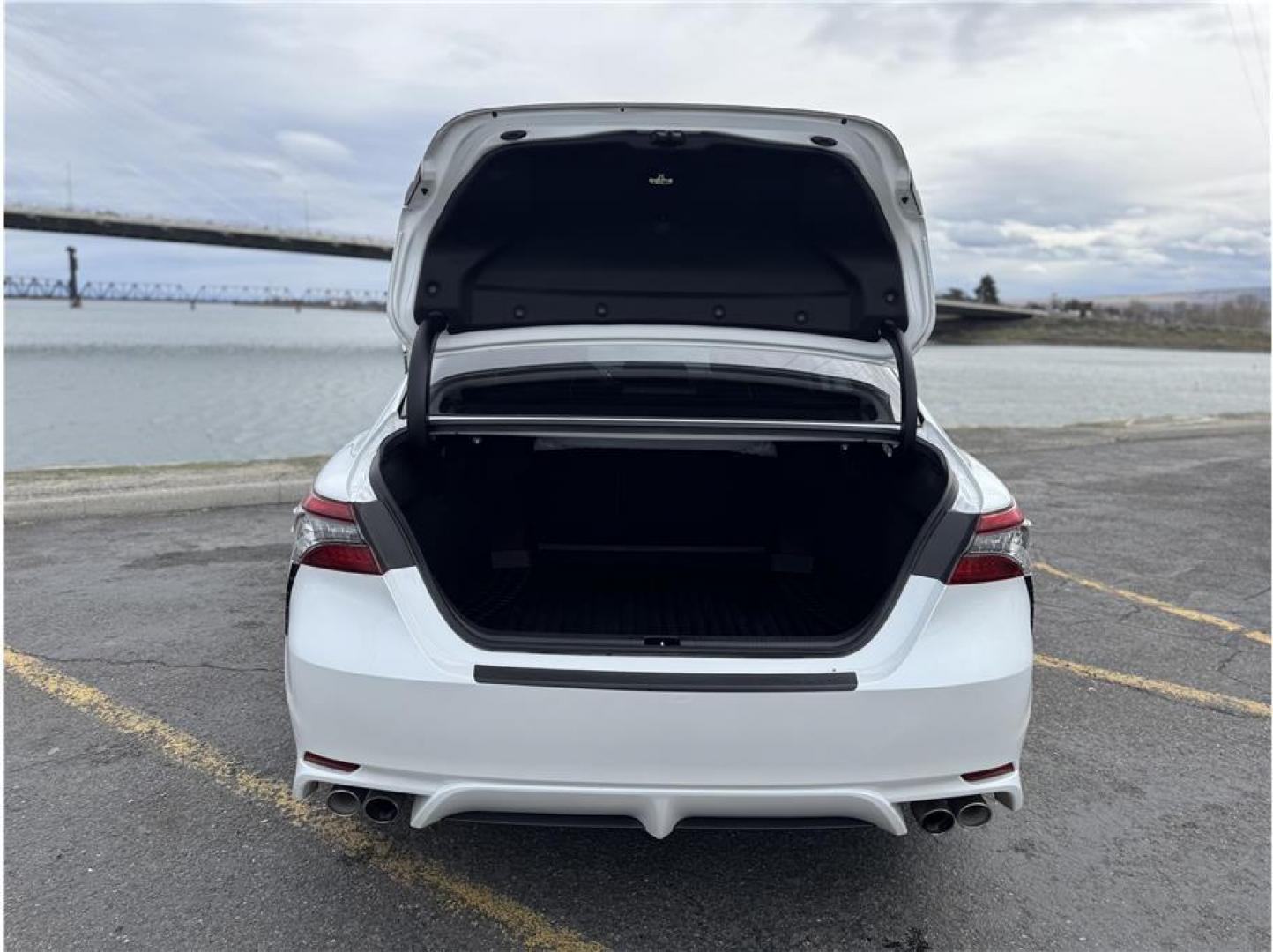 2021 White /No Color Toyota Camry (4T1K61AK8MU) with an 4-Cyl, 2.5 Liter engine, Automatic, 8-Spd w/Sequential Shift transmission, located at 607 W Columbia Drive, Kennewick, WA, 99336, (509) 987-1069, 46.216743, -119.126404 - Photo#11