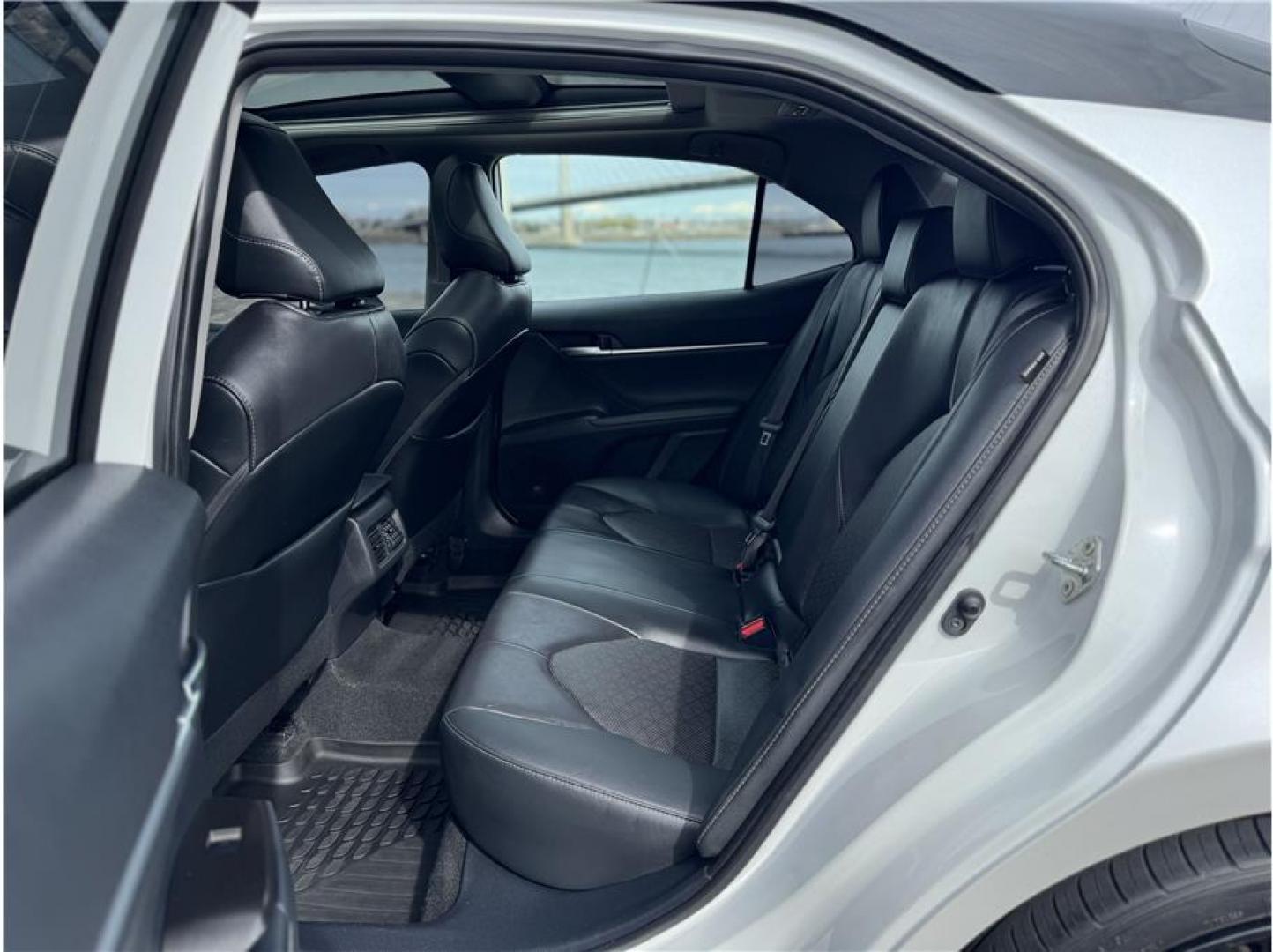 2021 White /No Color Toyota Camry (4T1K61AK8MU) with an 4-Cyl, 2.5 Liter engine, Automatic, 8-Spd w/Sequential Shift transmission, located at 607 W Columbia Drive, Kennewick, WA, 99336, (509) 987-1069, 46.216743, -119.126404 - Photo#2