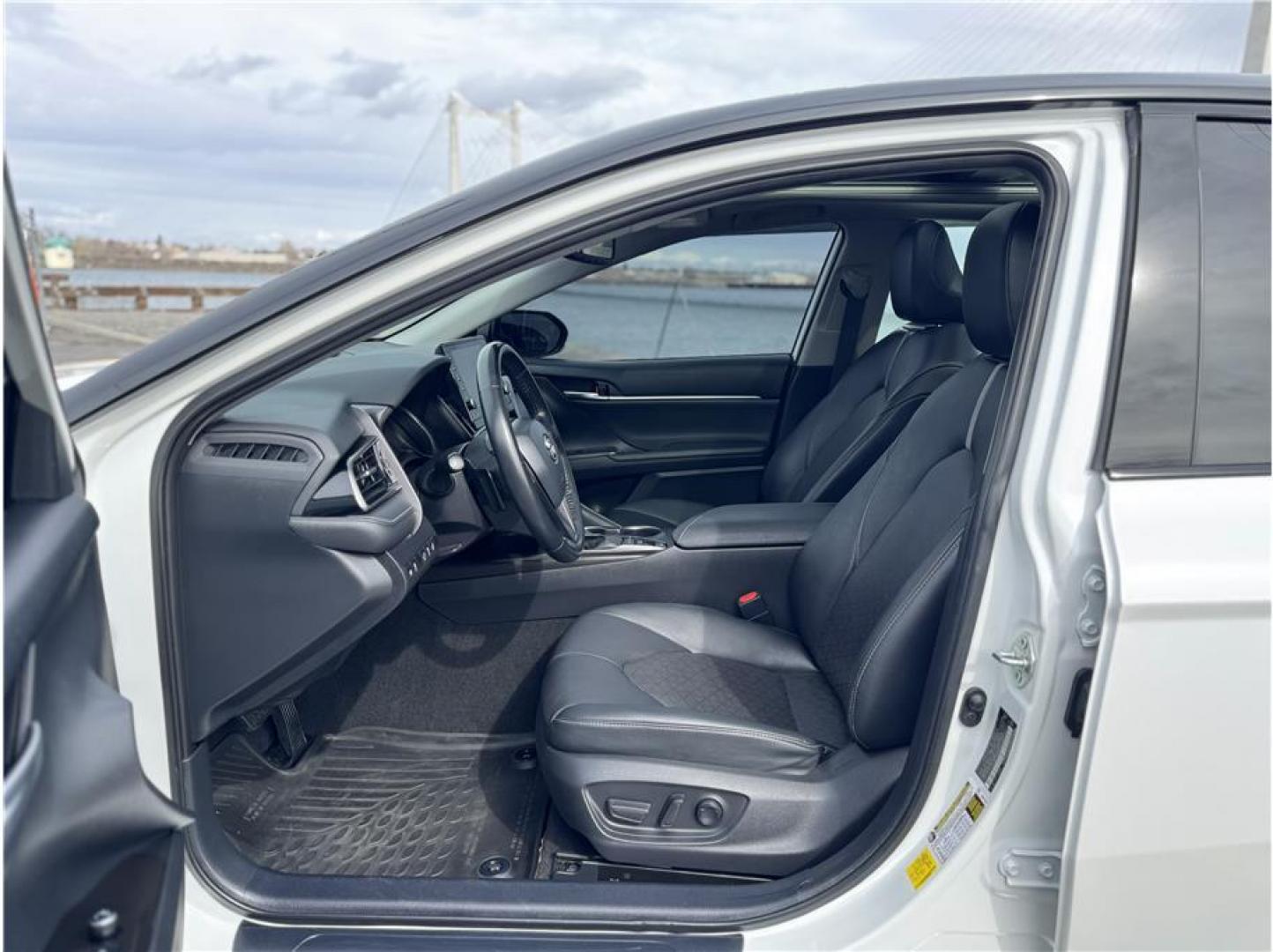 2021 White /No Color Toyota Camry (4T1K61AK8MU) with an 4-Cyl, 2.5 Liter engine, Automatic, 8-Spd w/Sequential Shift transmission, located at 607 W Columbia Drive, Kennewick, WA, 99336, (509) 987-1069, 46.216743, -119.126404 - Photo#7