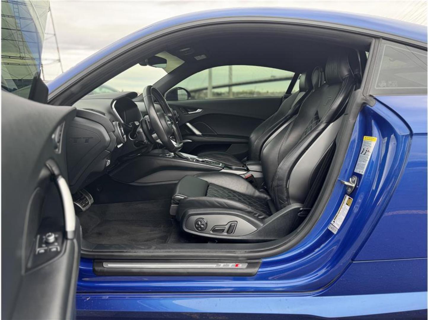 2017 Blue /No Color Audi TT (TRUC1AFV5H1) with an 4-Cyl, Turbo, 2.0 Liter engine, Auto, 6-Spd D-Cltch Strnc transmission, located at 607 W Columbia Drive, Kennewick, WA, 99336, (509) 987-1069, 46.216743, -119.126404 - Photo#2